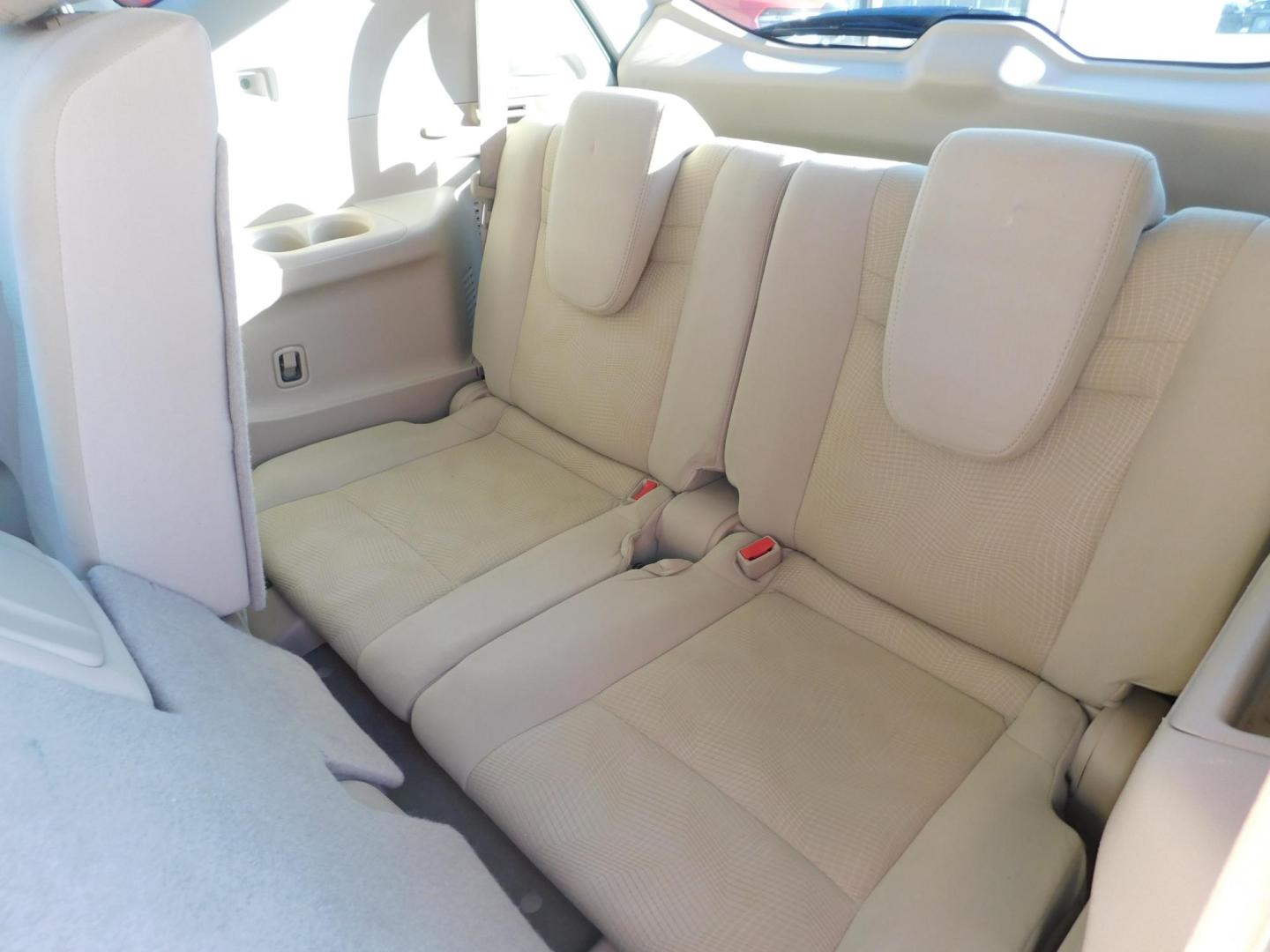 2015 RED Nissan Rogue S AWD (5N1AT2MK5FC) with an 2.5L L4 DOHC 16V engine, Continuously Variable Transmission transmission, located at 2121 Burlington St, North Kansas City, MO, 64116, (816) 556-0707, 39.144707, -94.581978 - Photo#8