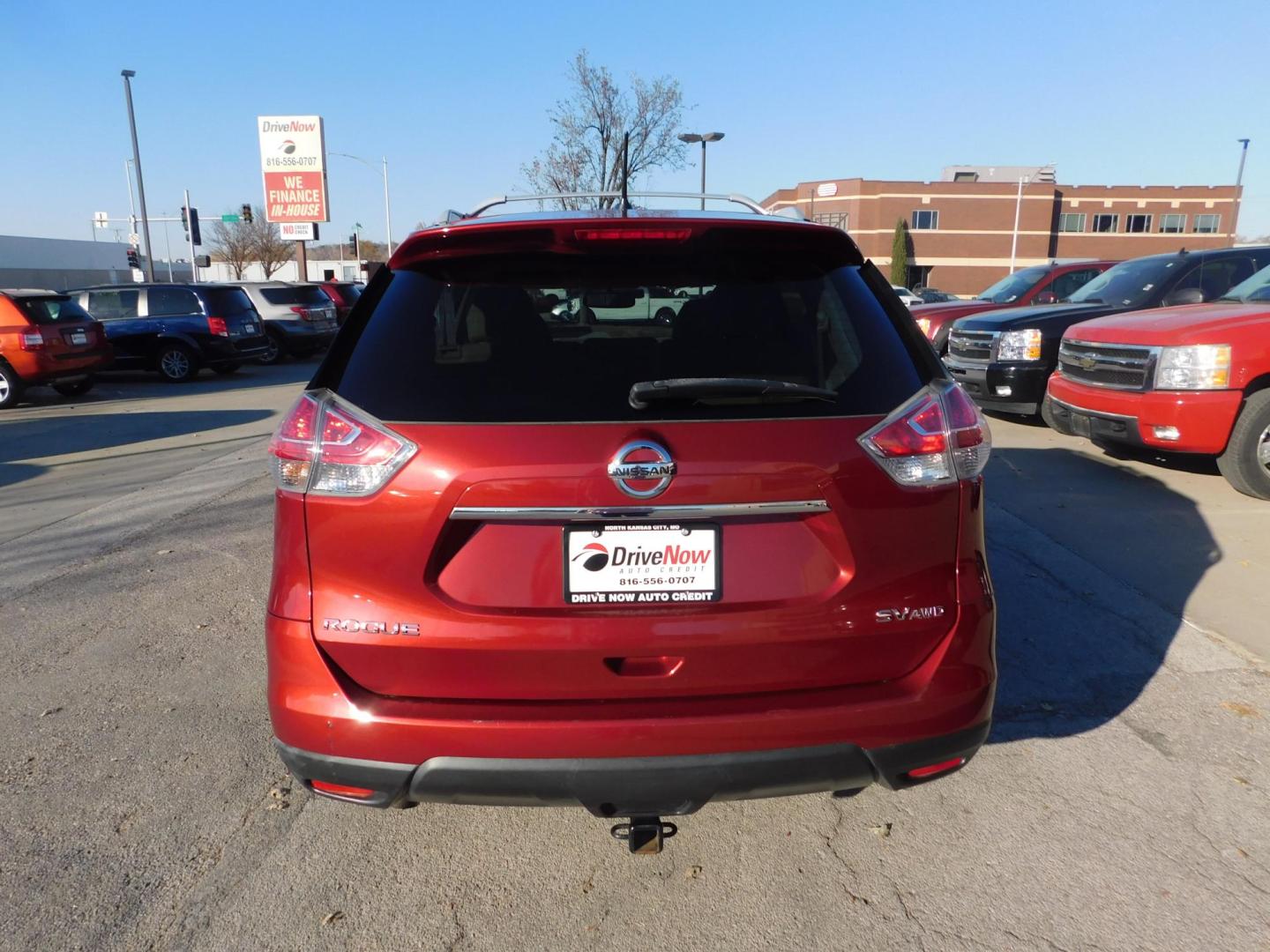 2015 RED Nissan Rogue S AWD (5N1AT2MK5FC) with an 2.5L L4 DOHC 16V engine, Continuously Variable Transmission transmission, located at 2121 Burlington St, North Kansas City, MO, 64116, (816) 556-0707, 39.144707, -94.581978 - Photo#10
