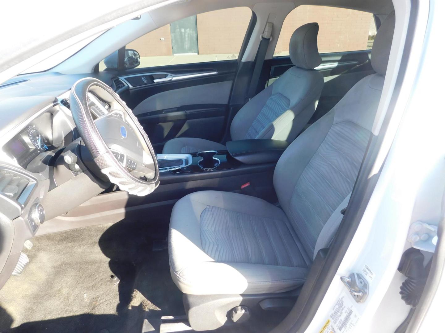 2016 WHITE Ford Fusion S (3FA6P0G79GR) with an 2.5L L4 DOHC 16V engine, 6-Speed Automatic transmission, located at 2121 Burlington St, North Kansas City, MO, 64116, (816) 556-0707, 39.144707, -94.581978 - Photo#2