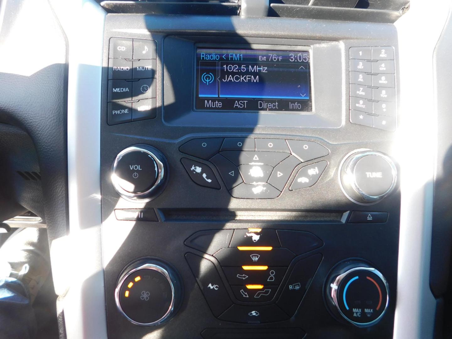 2016 WHITE Ford Fusion S (3FA6P0G79GR) with an 2.5L L4 DOHC 16V engine, 6-Speed Automatic transmission, located at 2121 Burlington St, North Kansas City, MO, 64116, (816) 556-0707, 39.144707, -94.581978 - Photo#3