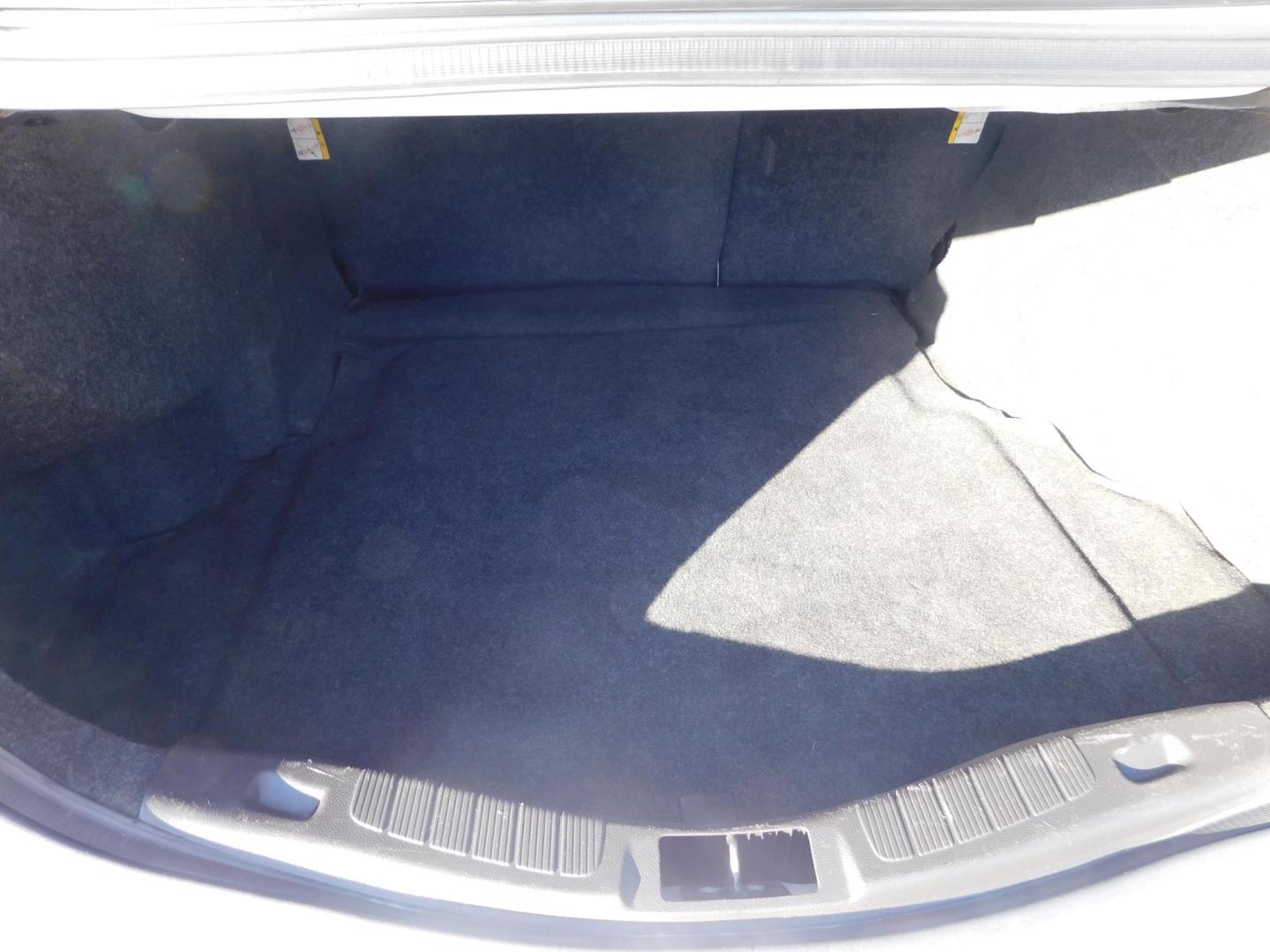 2016 WHITE Ford Fusion S (3FA6P0G79GR) with an 2.5L L4 DOHC 16V engine, 6-Speed Automatic transmission, located at 2121 Burlington St, North Kansas City, MO, 64116, (816) 556-0707, 39.144707, -94.581978 - Photo#6