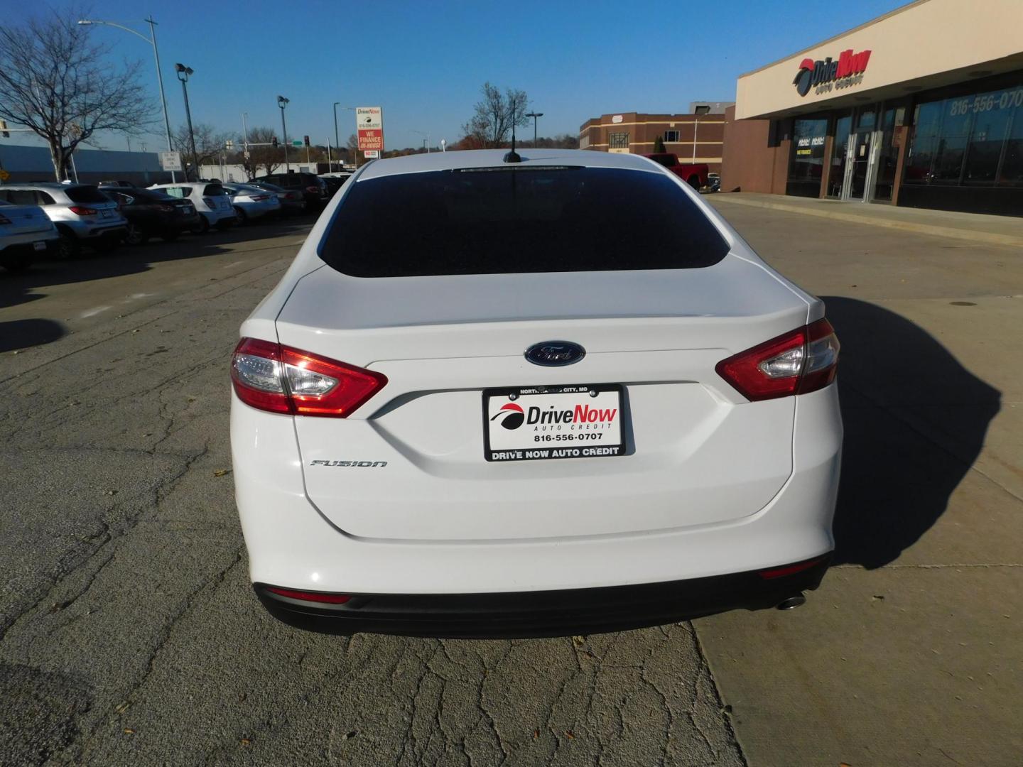 2016 WHITE Ford Fusion S (3FA6P0G79GR) with an 2.5L L4 DOHC 16V engine, 6-Speed Automatic transmission, located at 2121 Burlington St, North Kansas City, MO, 64116, (816) 556-0707, 39.144707, -94.581978 - Photo#7