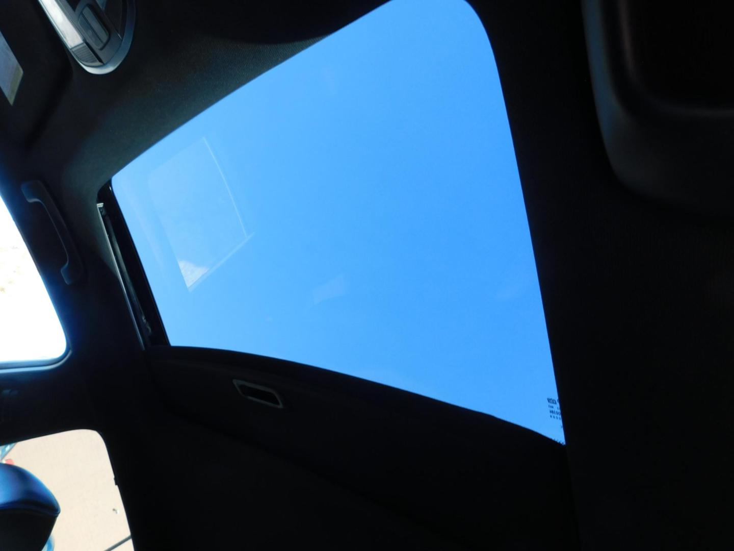 2018 WHITE Hyundai Sonata Sport 2.0T (5NPE34ABXJH) with an 2.0L L4 DOHC 16V TURBO engine, 6A transmission, located at 2121 Burlington St, North Kansas City, MO, 64116, (816) 556-0707, 39.144707, -94.581978 - Photo#3