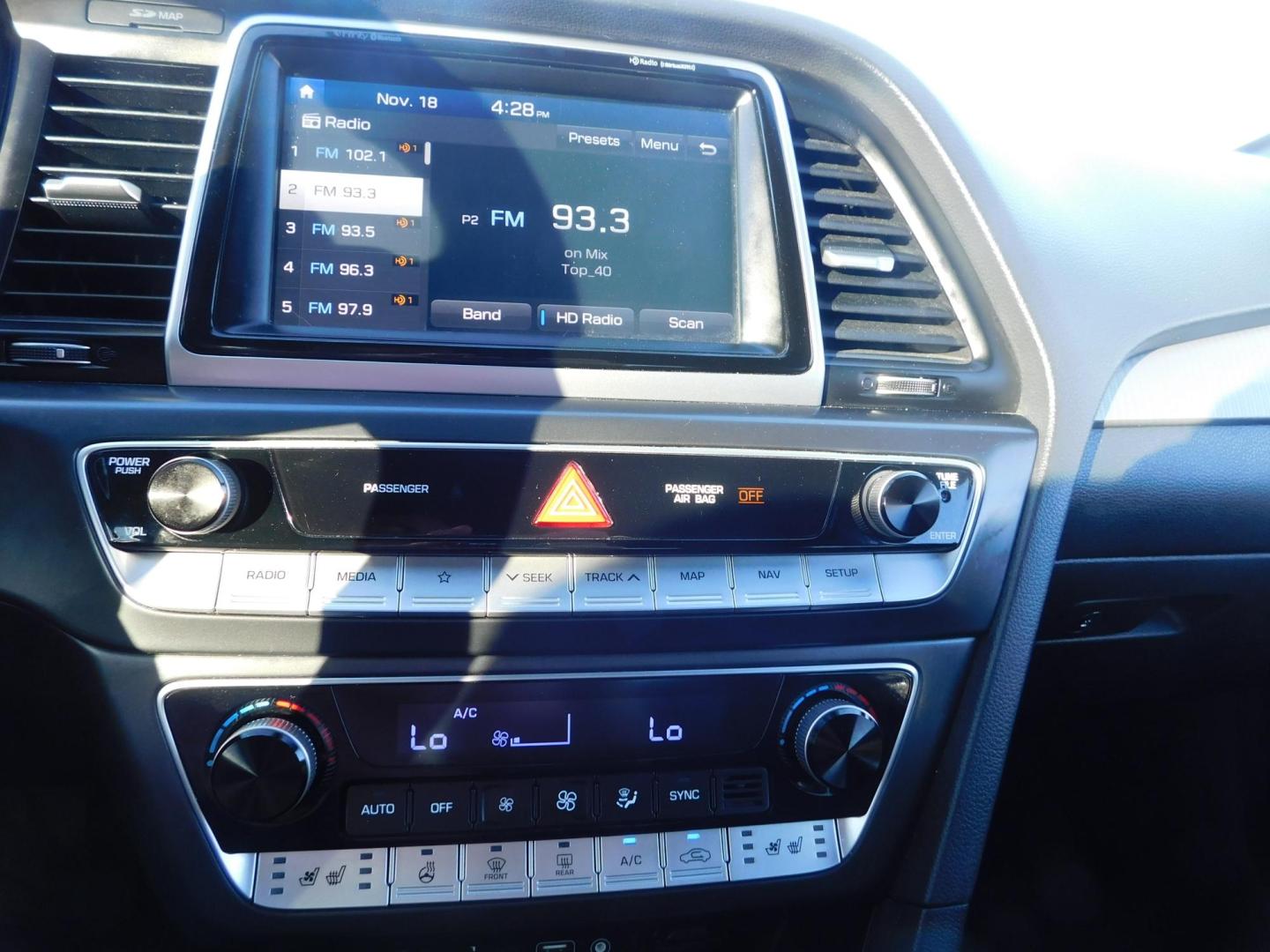 2018 WHITE Hyundai Sonata Sport 2.0T (5NPE34ABXJH) with an 2.0L L4 DOHC 16V TURBO engine, 6A transmission, located at 2121 Burlington St, North Kansas City, MO, 64116, (816) 556-0707, 39.144707, -94.581978 - Photo#4