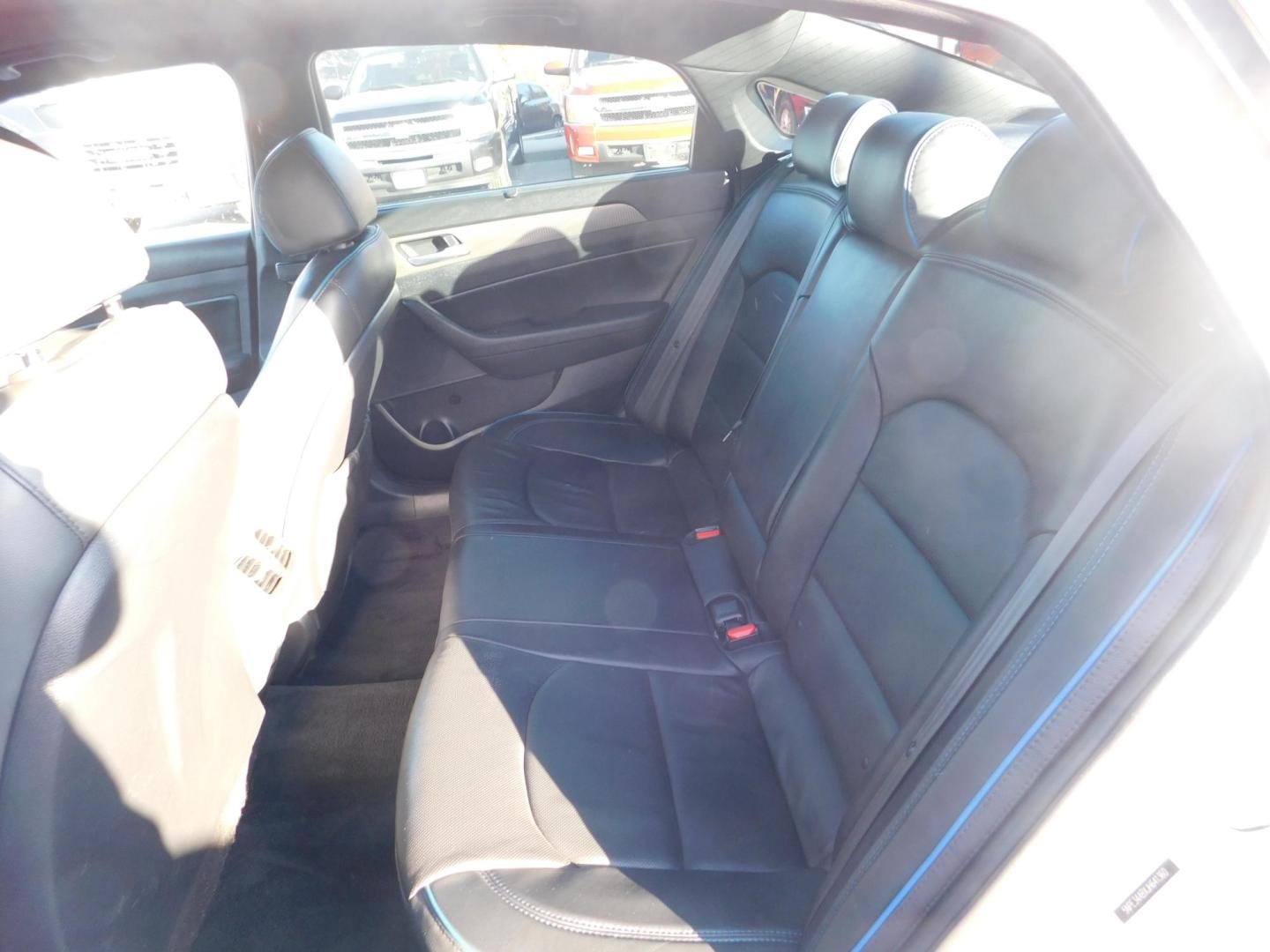 2018 WHITE Hyundai Sonata Sport 2.0T (5NPE34ABXJH) with an 2.0L L4 DOHC 16V TURBO engine, 6A transmission, located at 2121 Burlington St, North Kansas City, MO, 64116, (816) 556-0707, 39.144707, -94.581978 - Photo#8