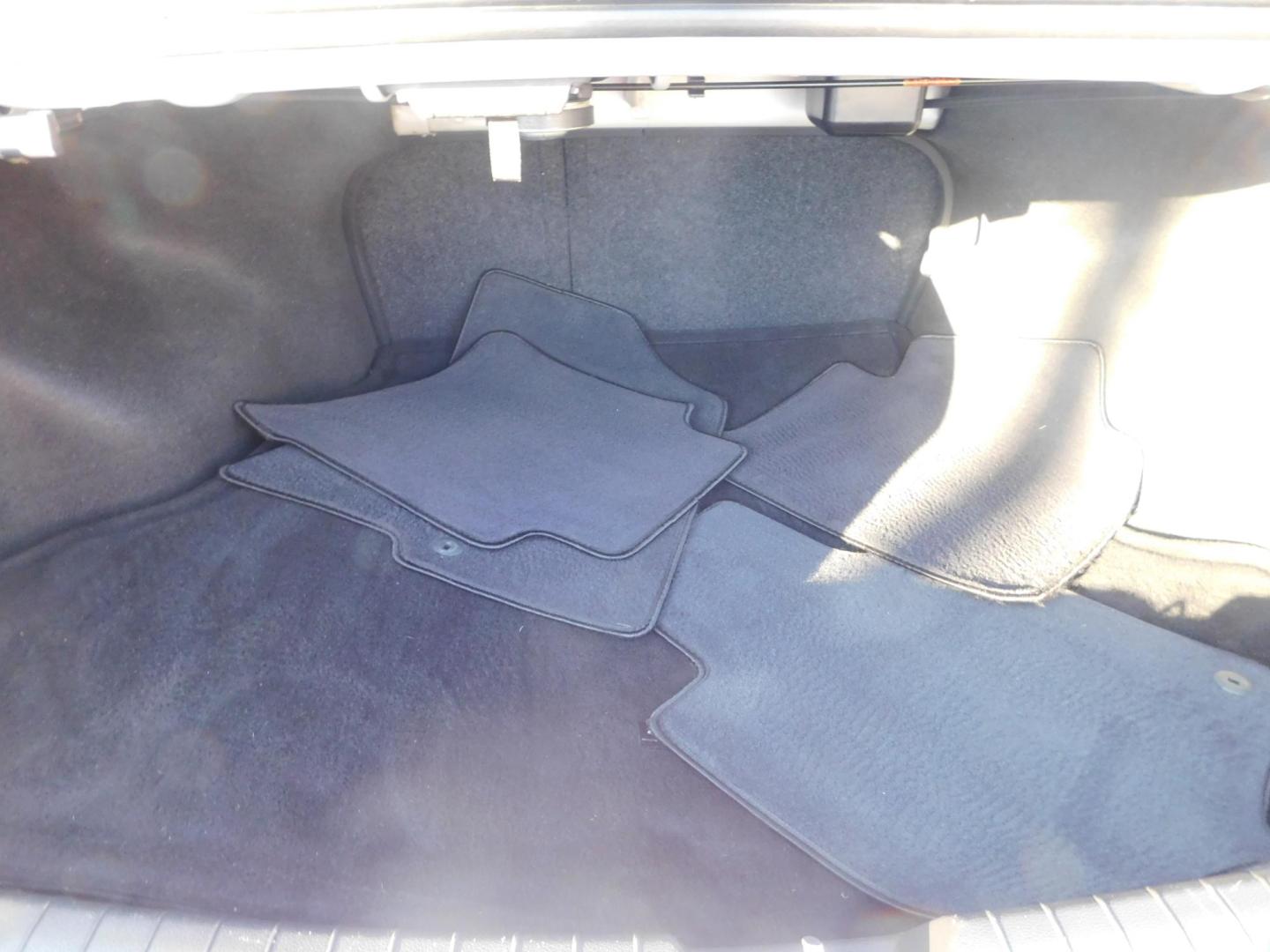 2018 WHITE Hyundai Sonata Sport 2.0T (5NPE34ABXJH) with an 2.0L L4 DOHC 16V TURBO engine, 6A transmission, located at 2121 Burlington St, North Kansas City, MO, 64116, (816) 556-0707, 39.144707, -94.581978 - Photo#9