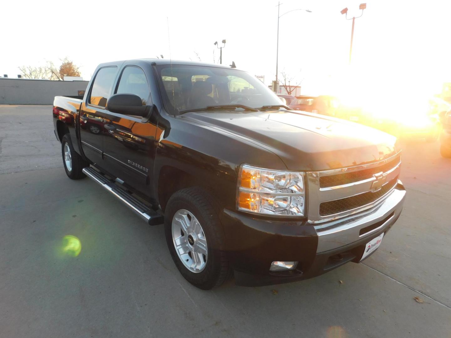 2011 BLACK Chevrolet Silverado 1500 LT Crew Cab 2WD (3GCPCSE02BG) with an 5.3L V8 OHV 16V FFV engine, 4-Speed Automatic transmission, located at 2121 Burlington St, North Kansas City, MO, 64116, (816) 556-0707, 39.144707, -94.581978 - Photo#7