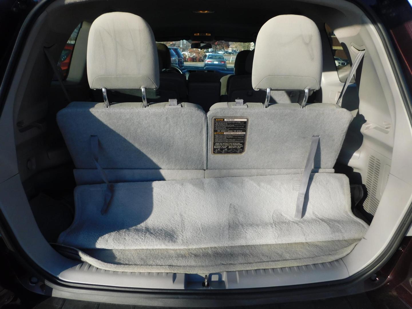 2013 BURGUNDY Toyota Highlander Base 2WD I4 (5TDZA3EH6DS) with an 2.7L L4 DOHC 16V engine, 5-Speed Automatic transmission, located at 2121 Burlington St, North Kansas City, MO, 64116, (816) 556-0707, 39.144707, -94.581978 - Photo#7