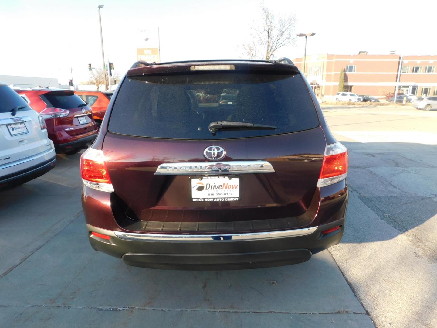 2013 BURGUNDY Toyota Highlander Base 2WD I4 (5TDZA3EH6DS) with an 2.7L L4 DOHC 16V engine, 5-Speed Automatic transmission, located at 2121 Burlington St, North Kansas City, MO, 64116, (816) 556-0707, 39.144707, -94.581978 - Photo#8
