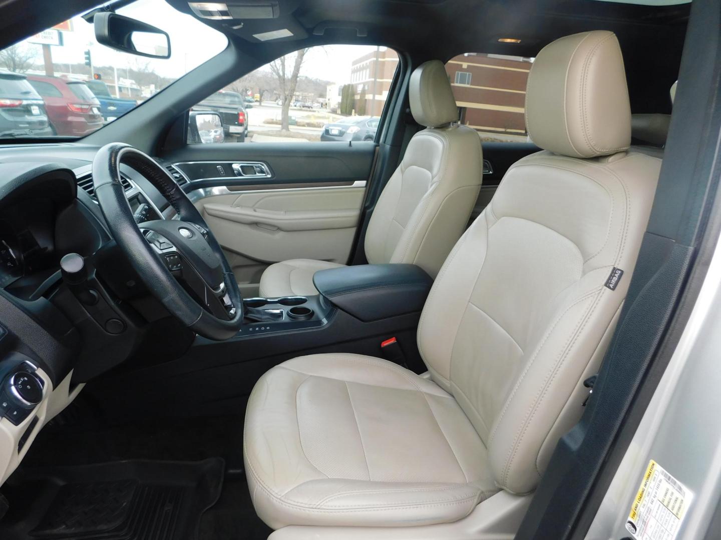 2018 SILVER Ford Explorer Limited FWD (1FM5K7F82JG) with an 3.5L V6 DOHC 24V engine, 6A transmission, located at 2121 Burlington St, North Kansas City, MO, 64116, (816) 556-0707, 39.144707, -94.581978 - Photo#2