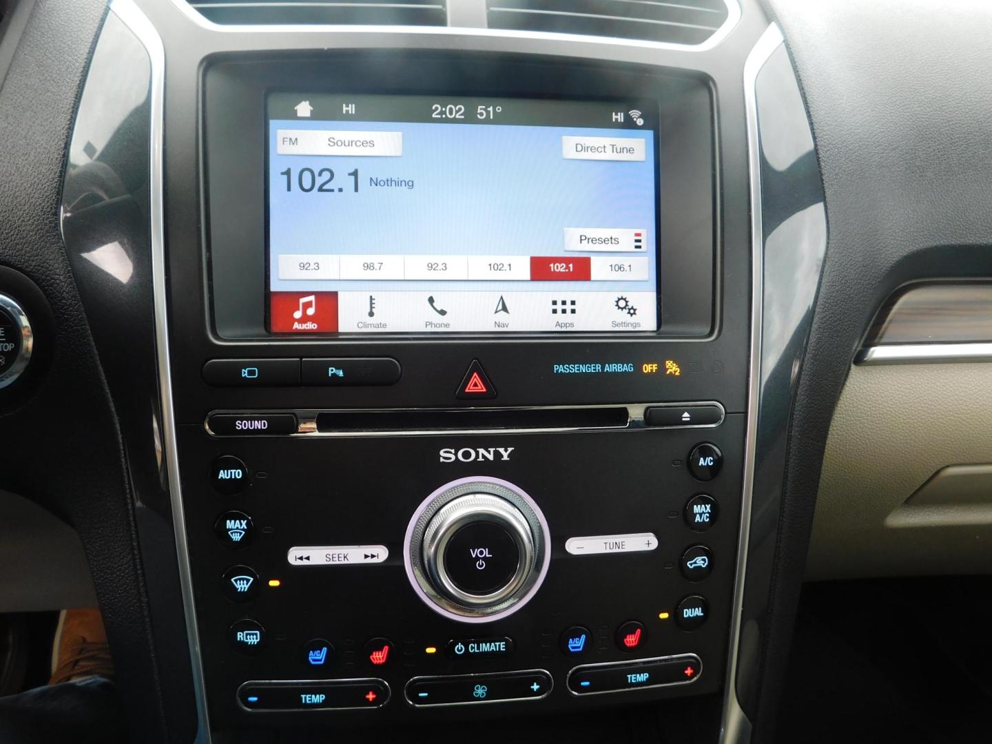 2018 SILVER Ford Explorer Limited FWD (1FM5K7F82JG) with an 3.5L V6 DOHC 24V engine, 6A transmission, located at 2121 Burlington St, North Kansas City, MO, 64116, (816) 556-0707, 39.144707, -94.581978 - Photo#4