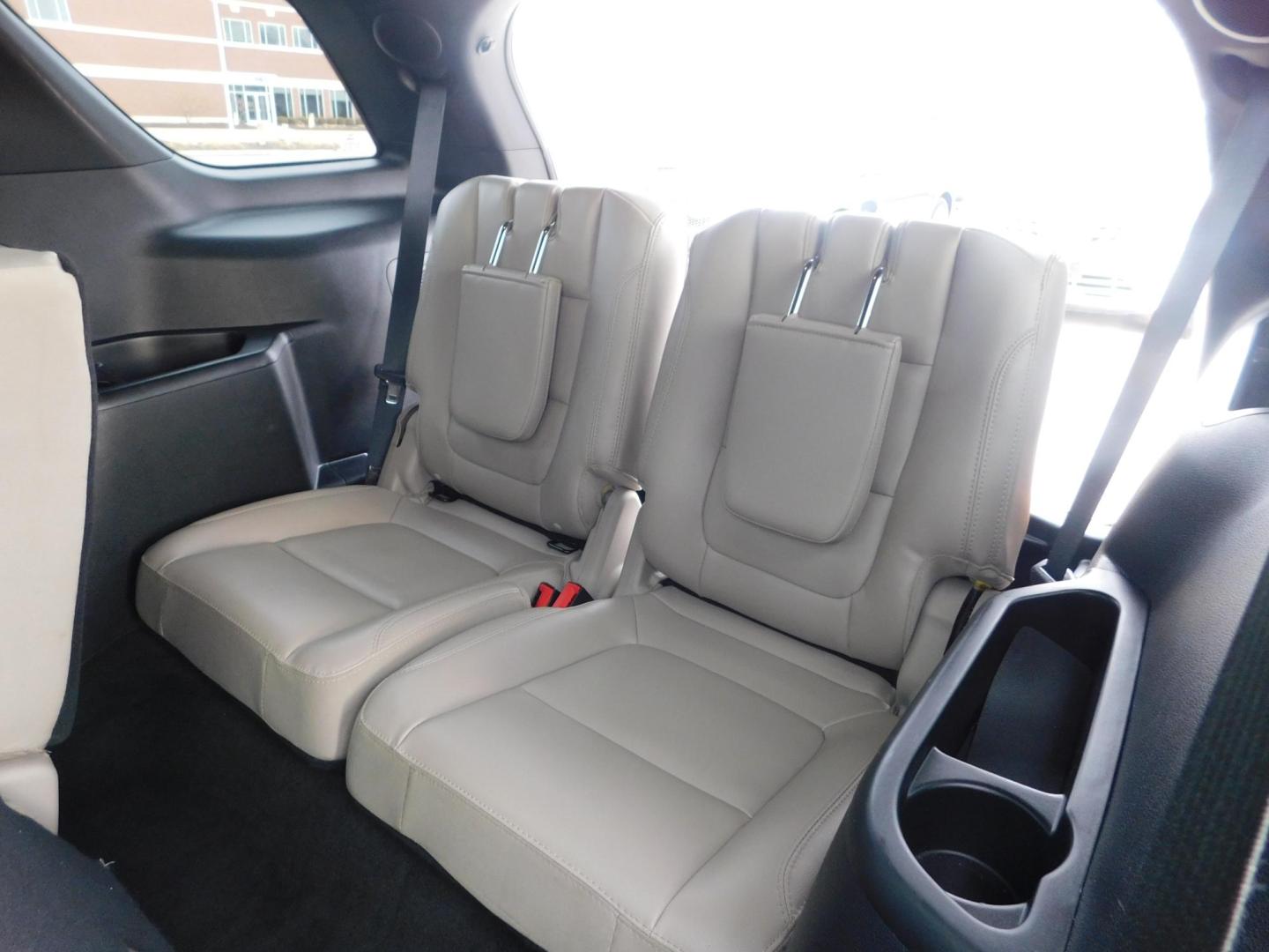 2018 SILVER Ford Explorer Limited FWD (1FM5K7F82JG) with an 3.5L V6 DOHC 24V engine, 6A transmission, located at 2121 Burlington St, North Kansas City, MO, 64116, (816) 556-0707, 39.144707, -94.581978 - Photo#10