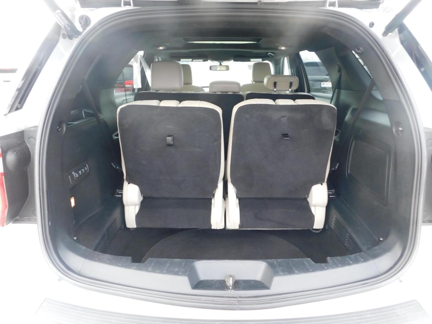 2018 SILVER Ford Explorer Limited FWD (1FM5K7F82JG) with an 3.5L V6 DOHC 24V engine, 6A transmission, located at 2121 Burlington St, North Kansas City, MO, 64116, (816) 556-0707, 39.144707, -94.581978 - Photo#11