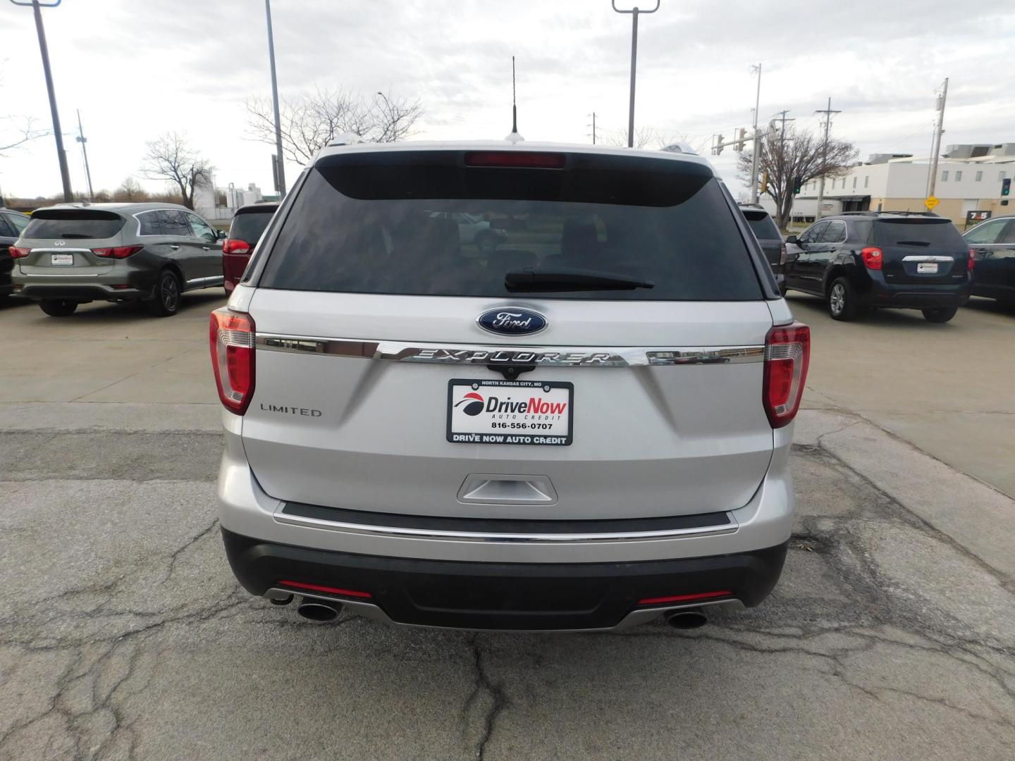 2018 SILVER Ford Explorer Limited FWD (1FM5K7F82JG) with an 3.5L V6 DOHC 24V engine, 6A transmission, located at 2121 Burlington St, North Kansas City, MO, 64116, (816) 556-0707, 39.144707, -94.581978 - Photo#12