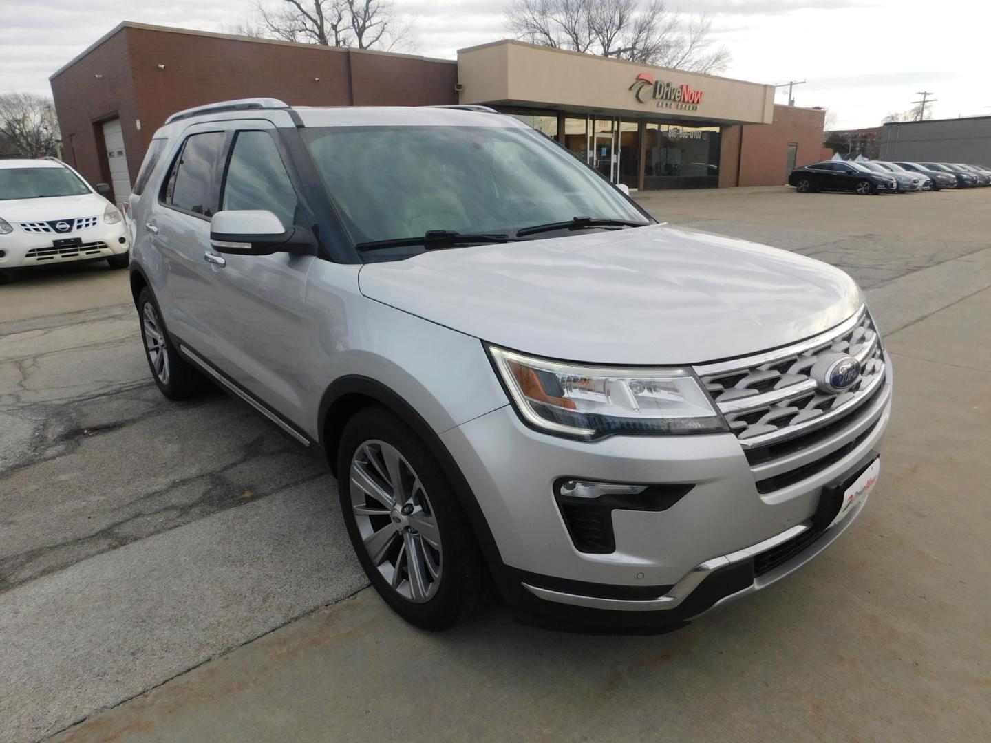 2018 SILVER Ford Explorer Limited FWD (1FM5K7F82JG) with an 3.5L V6 DOHC 24V engine, 6A transmission, located at 2121 Burlington St, North Kansas City, MO, 64116, (816) 556-0707, 39.144707, -94.581978 - Photo#13