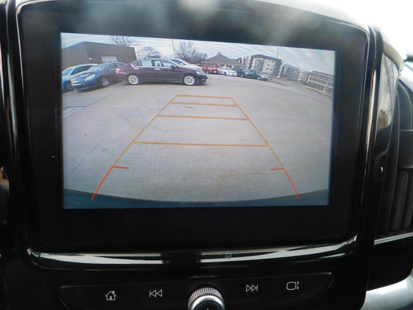 2018 GRAY Chevrolet Traverse LT Cloth FWD (1GNERGKW9JJ) with an 3.6L V6 DOHC 24V engine, 9A transmission, located at 2121 Burlington St, North Kansas City, MO, 64116, (816) 556-0707, 39.144707, -94.581978 - Photo#4