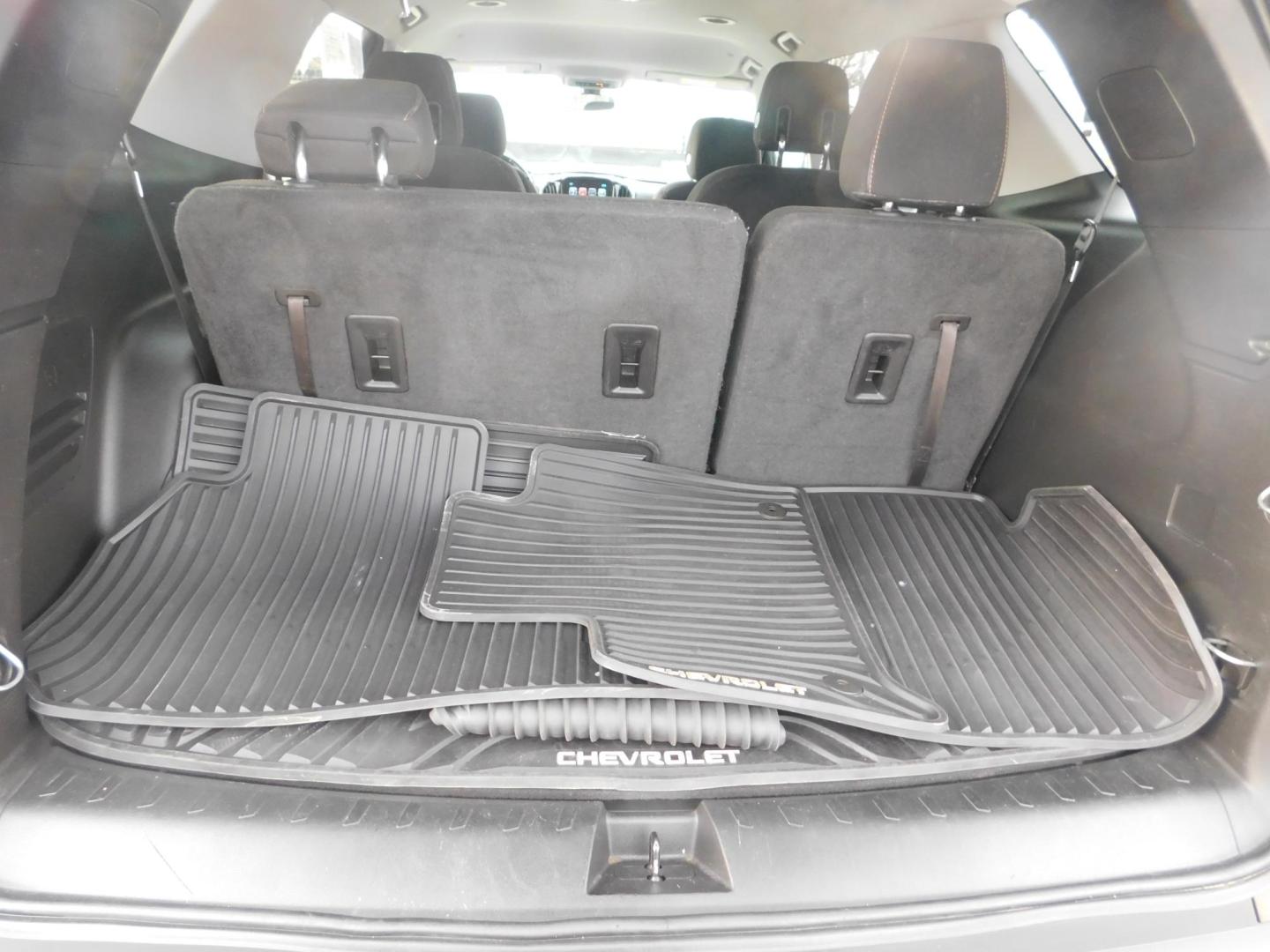 2018 GRAY Chevrolet Traverse LT Cloth FWD (1GNERGKW9JJ) with an 3.6L V6 DOHC 24V engine, 9A transmission, located at 2121 Burlington St, North Kansas City, MO, 64116, (816) 556-0707, 39.144707, -94.581978 - Photo#8