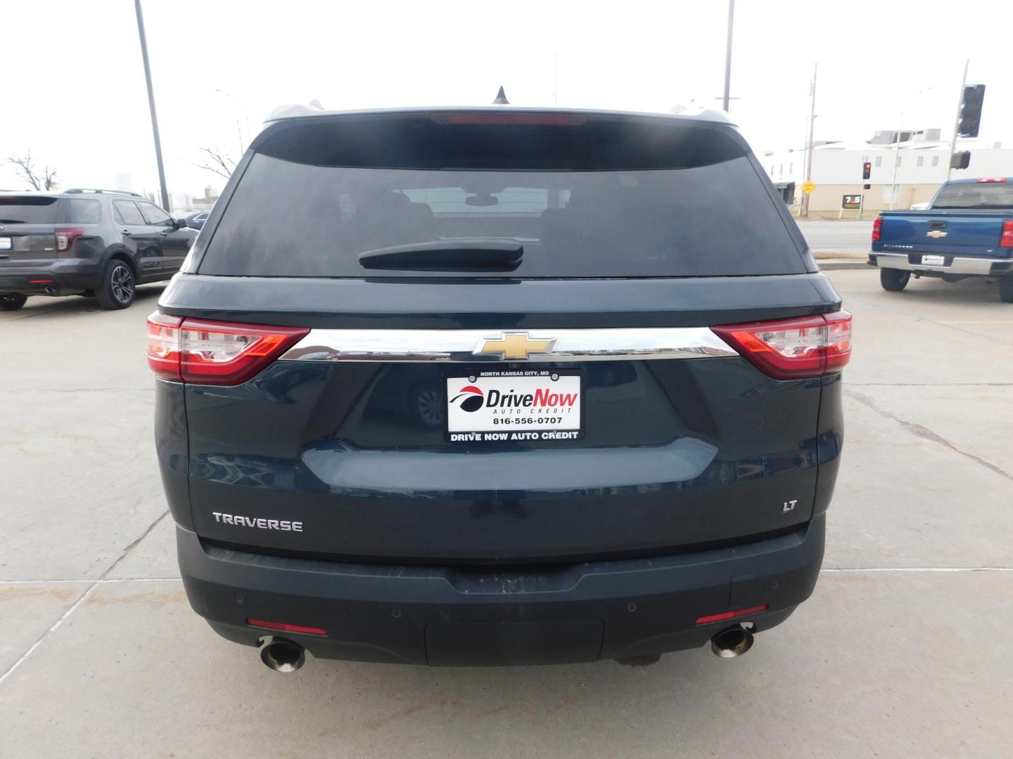 2018 GRAY Chevrolet Traverse LT Cloth FWD (1GNERGKW9JJ) with an 3.6L V6 DOHC 24V engine, 9A transmission, located at 2121 Burlington St, North Kansas City, MO, 64116, (816) 556-0707, 39.144707, -94.581978 - Photo#9