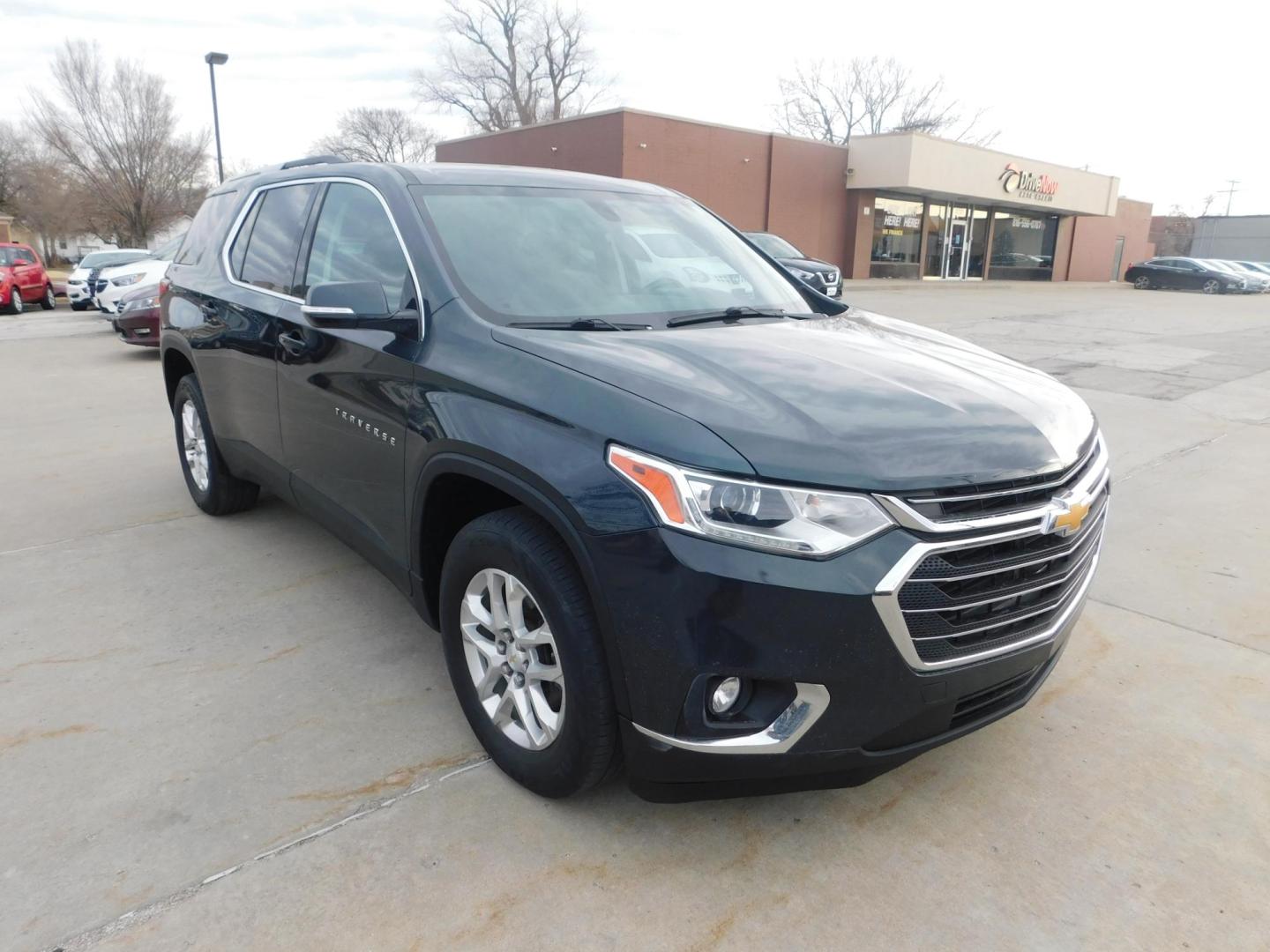 2018 GRAY Chevrolet Traverse LT Cloth FWD (1GNERGKW9JJ) with an 3.6L V6 DOHC 24V engine, 9A transmission, located at 2121 Burlington St, North Kansas City, MO, 64116, (816) 556-0707, 39.144707, -94.581978 - Photo#10