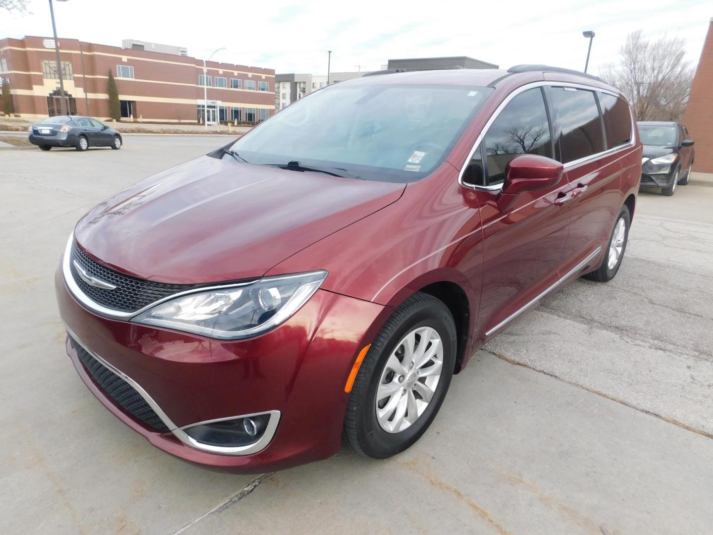 2017 Chrysler Pacifica Touring-L's photo