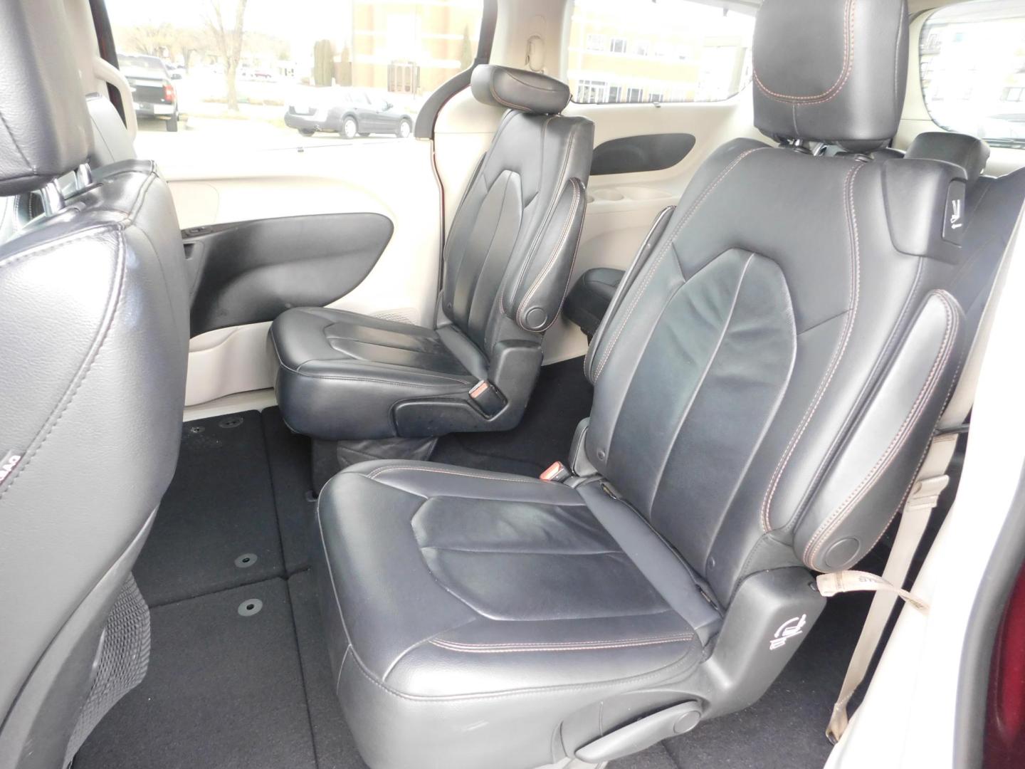 2017 BURGUNDY Chrysler Pacifica Touring (2C4RC1BG7HR) with an 3.6L V6 DOHC 24V engine, 6A transmission, located at 2121 Burlington St, North Kansas City, MO, 64116, (816) 556-0707, 39.144707, -94.581978 - Photo#6