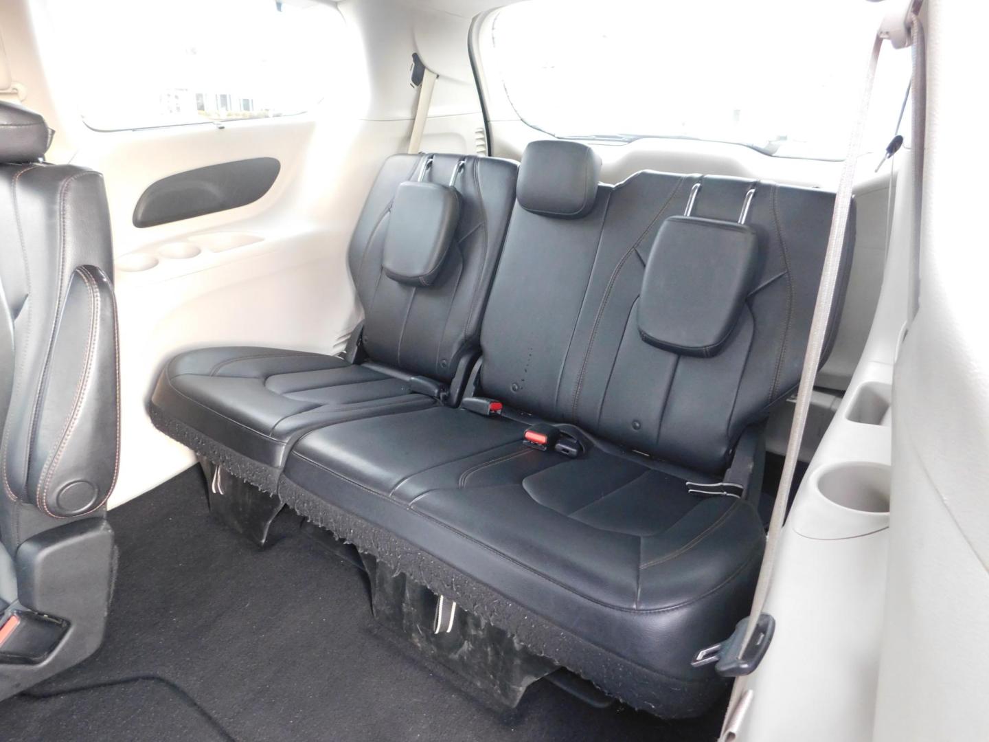 2017 BURGUNDY Chrysler Pacifica Touring (2C4RC1BG7HR) with an 3.6L V6 DOHC 24V engine, 6A transmission, located at 2121 Burlington St, North Kansas City, MO, 64116, (816) 556-0707, 39.144707, -94.581978 - Photo#7