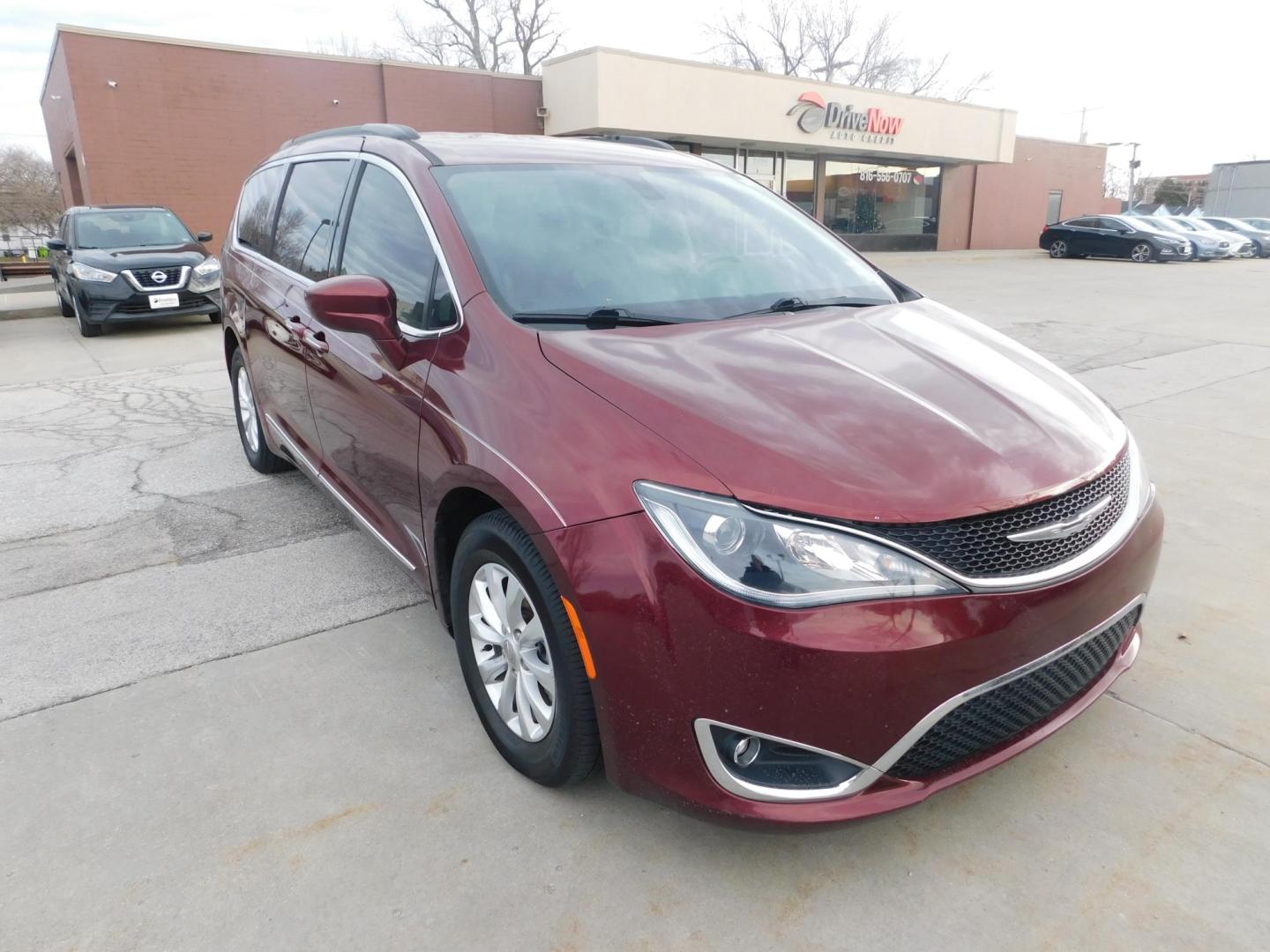2017 BURGUNDY Chrysler Pacifica Touring (2C4RC1BG7HR) with an 3.6L V6 DOHC 24V engine, 6A transmission, located at 2121 Burlington St, North Kansas City, MO, 64116, (816) 556-0707, 39.144707, -94.581978 - Photo#10