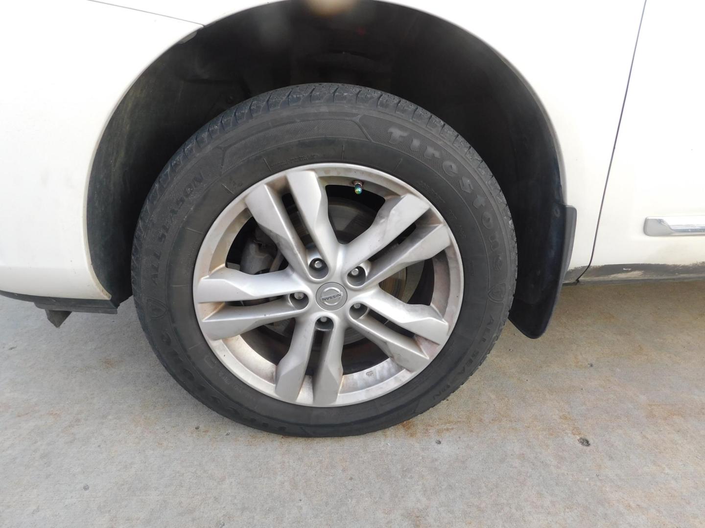 2015 WHITE Nissan Rogue Select S AWD (JN8AS5MV3FW) with an 2.5L L4 DOHC 16V engine, Continuously Variable Transmission transmission, located at 2121 Burlington St, North Kansas City, MO, 64116, (816) 556-0707, 39.144707, -94.581978 - Photo#1