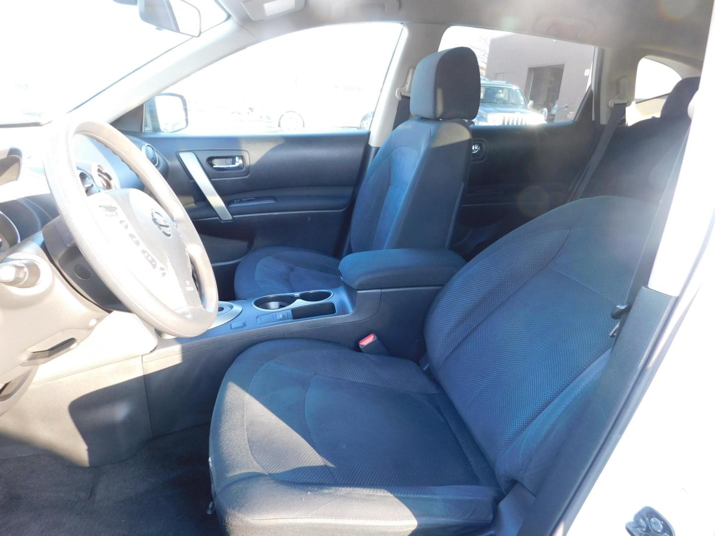 2015 WHITE Nissan Rogue Select S AWD (JN8AS5MV3FW) with an 2.5L L4 DOHC 16V engine, Continuously Variable Transmission transmission, located at 2121 Burlington St, North Kansas City, MO, 64116, (816) 556-0707, 39.144707, -94.581978 - Photo#2