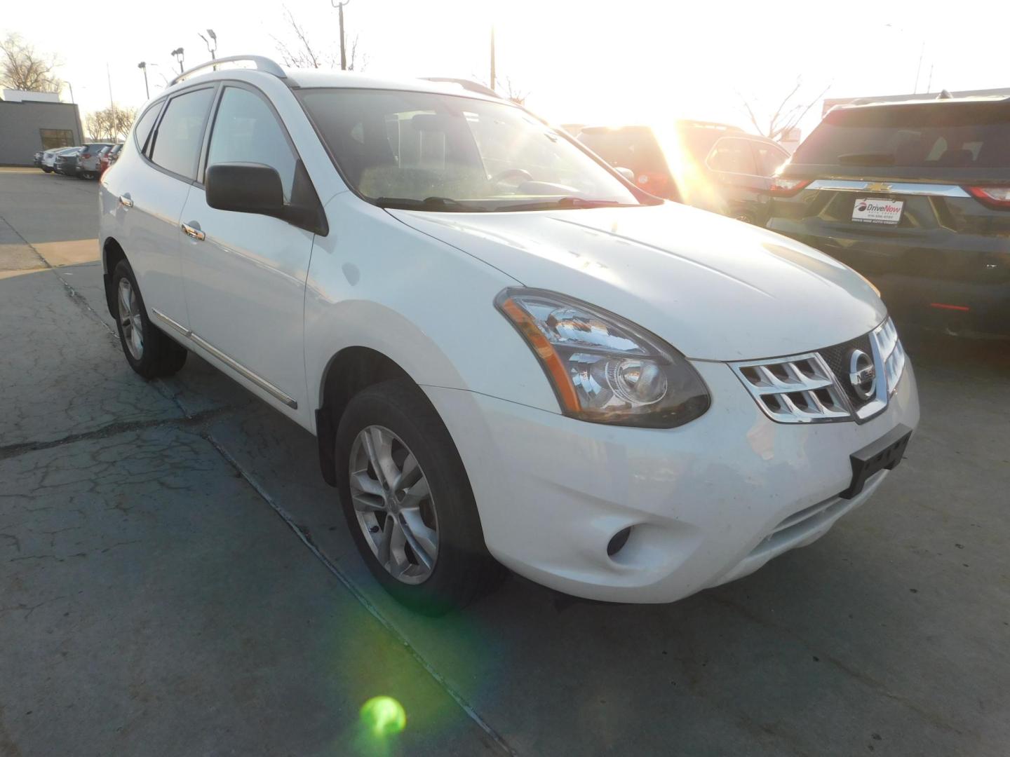 2015 WHITE Nissan Rogue Select S AWD (JN8AS5MV3FW) with an 2.5L L4 DOHC 16V engine, Continuously Variable Transmission transmission, located at 2121 Burlington St, North Kansas City, MO, 64116, (816) 556-0707, 39.144707, -94.581978 - Photo#8