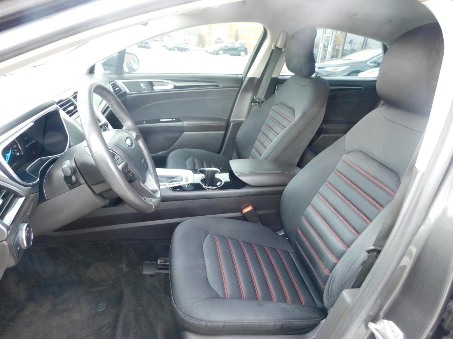 2015 GRAY Ford Fusion SE (1FA6P0HDXF5) with an 1.5L L4 DOHC 16V engine, located at 2121 Burlington St, North Kansas City, MO, 64116, (816) 556-0707, 39.144707, -94.581978 - Photo#2