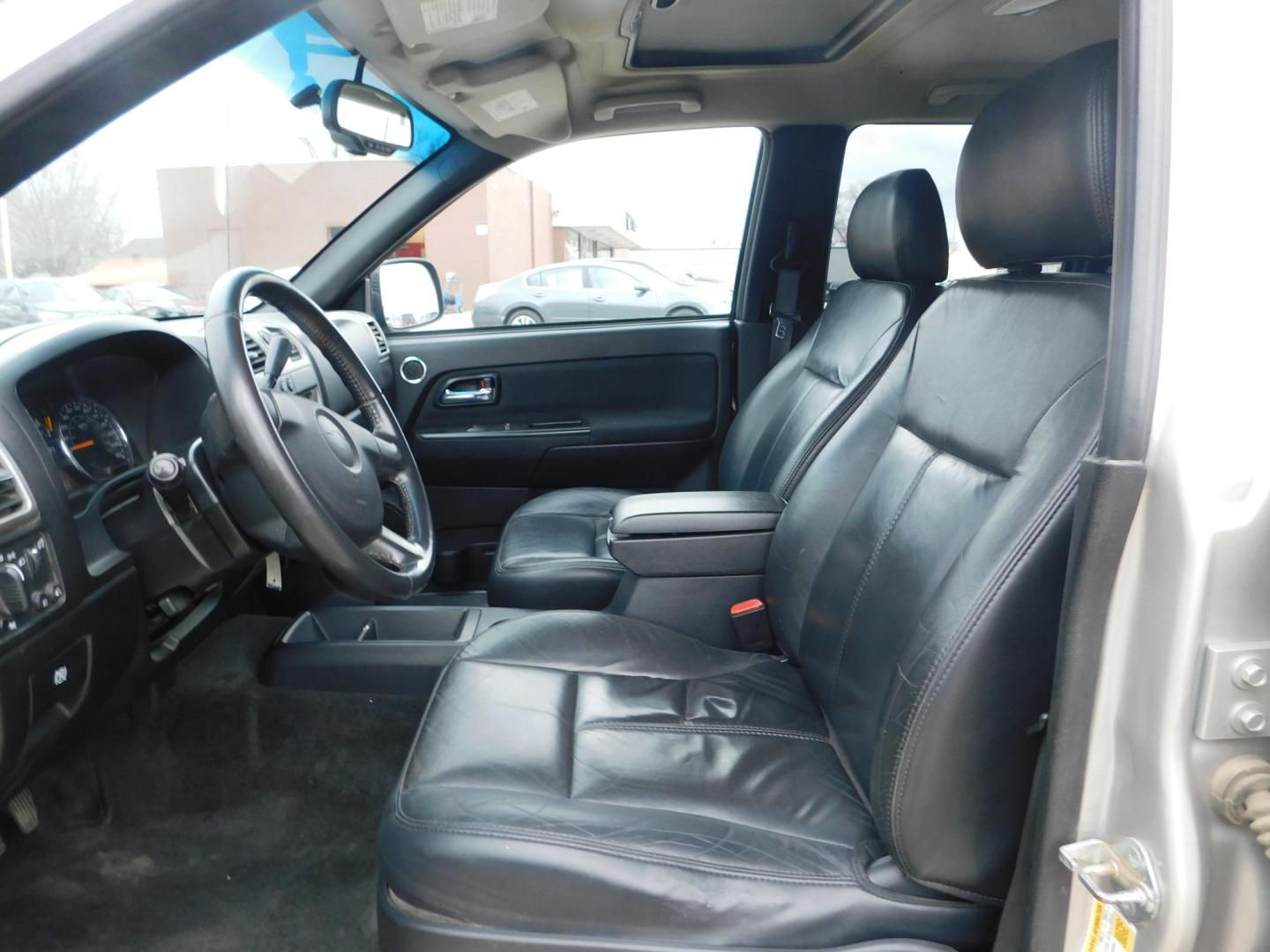 2008 PEWTER Chevrolet Colorado LT2 Crew Cab 4WD (1GCDT43E888) with an 3.7L L5 DOHC 20V engine, 4-Speed Automatic Overdrive transmission, located at 2121 Burlington St, North Kansas City, MO, 64116, (816) 556-0707, 39.144707, -94.581978 - Photo#2