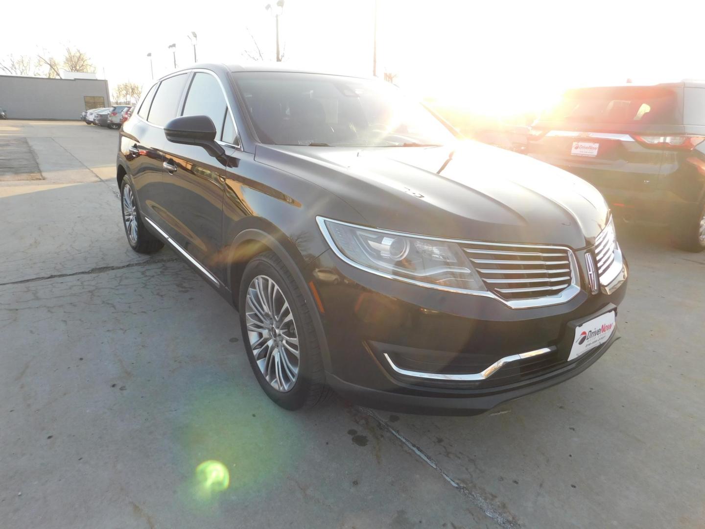 2016 BLACK Lincoln MKX Reserve AWD (2LMTJ8LR5GB) with an 3.7L V6 DOHC 24V engine, 6-Speed Automatic transmission, located at 2121 Burlington St, North Kansas City, MO, 64116, (816) 556-0707, 39.144707, -94.581978 - Photo#11