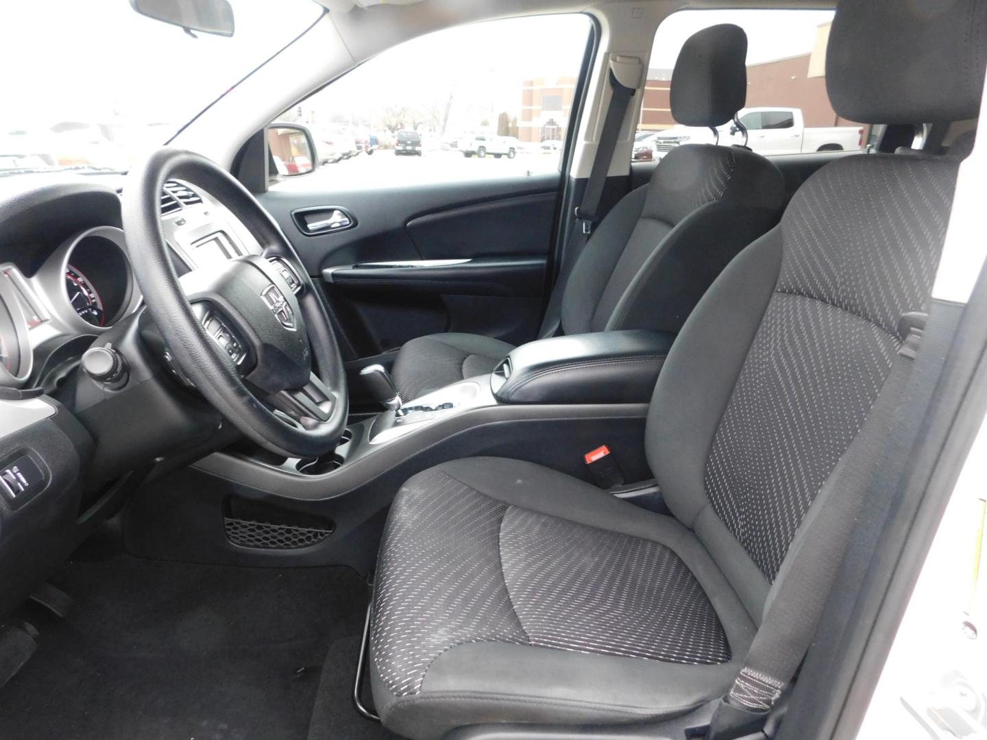 2017 WHITE Dodge Journey SE (3C4PDCAB7HT) with an 2.4L L4 DOHC 16V engine, 4A transmission, located at 2121 Burlington St, North Kansas City, MO, 64116, (816) 556-0707, 39.144707, -94.581978 - Photo#2