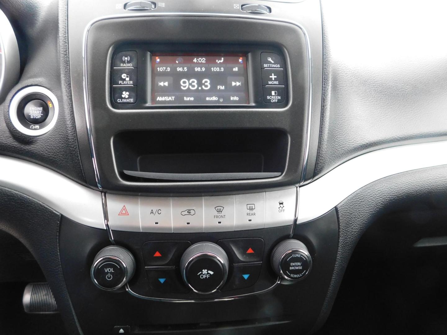 2017 WHITE Dodge Journey SE (3C4PDCAB7HT) with an 2.4L L4 DOHC 16V engine, 4A transmission, located at 2121 Burlington St, North Kansas City, MO, 64116, (816) 556-0707, 39.144707, -94.581978 - Photo#3