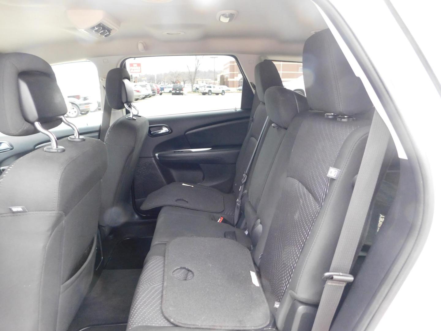 2017 WHITE Dodge Journey SE (3C4PDCAB7HT) with an 2.4L L4 DOHC 16V engine, 4A transmission, located at 2121 Burlington St, North Kansas City, MO, 64116, (816) 556-0707, 39.144707, -94.581978 - Photo#5