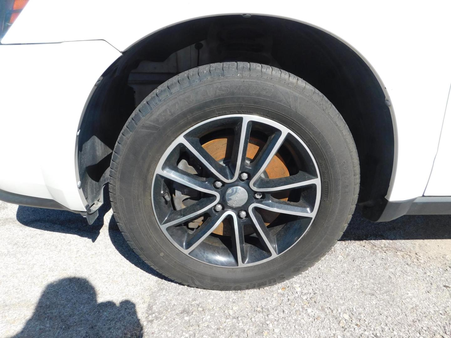 2017 WHITE Dodge Journey SE (3C4PDCAB7HT) with an 2.4L L4 DOHC 16V engine, 4A transmission, located at 2121 Burlington St, North Kansas City, MO, 64116, (816) 556-0707, 39.144707, -94.581978 - Photo#1