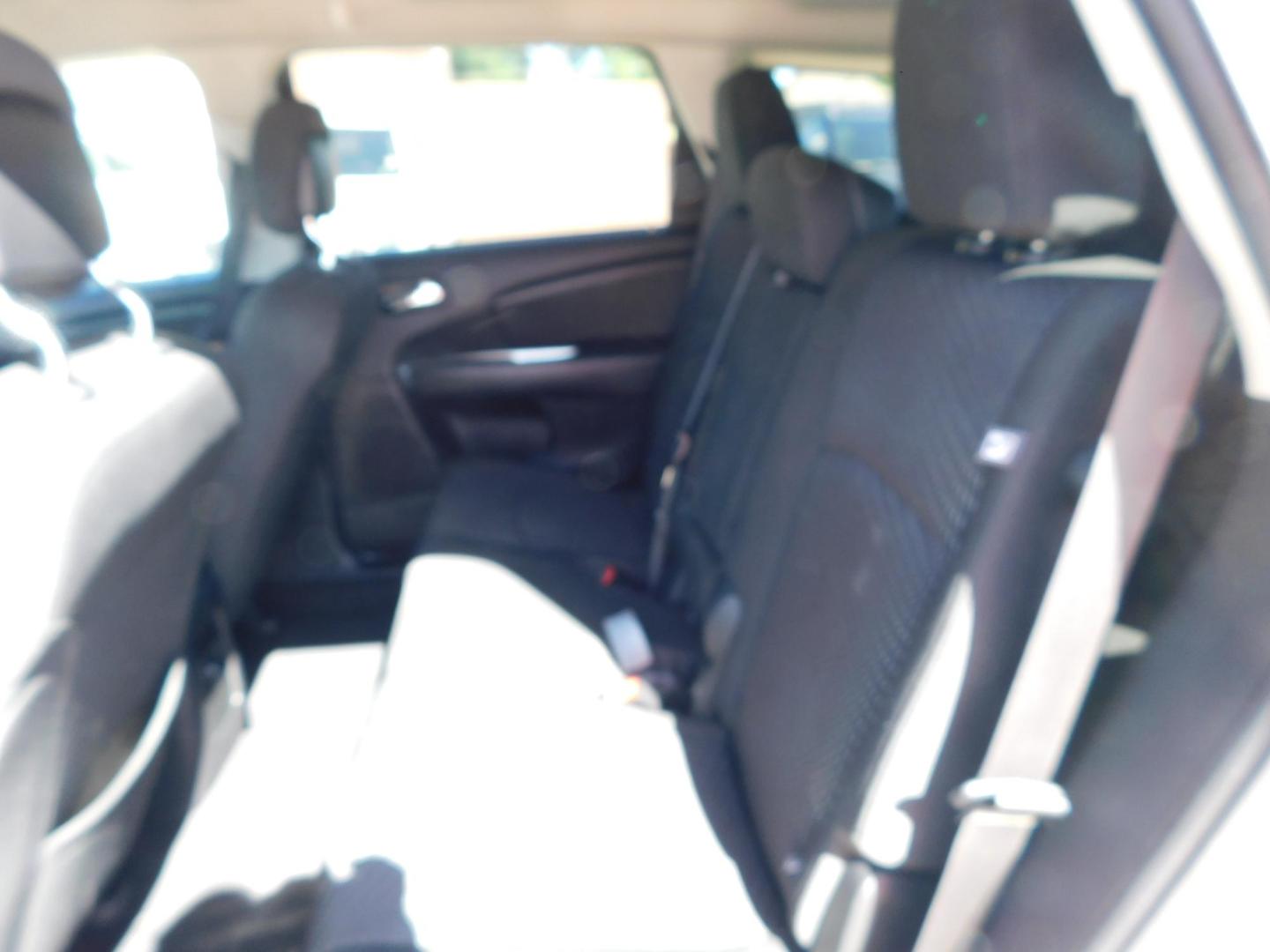 2017 WHITE Dodge Journey SE (3C4PDCAB7HT) with an 2.4L L4 DOHC 16V engine, 4A transmission, located at 2121 Burlington St, North Kansas City, MO, 64116, (816) 556-0707, 39.144707, -94.581978 - Photo#5