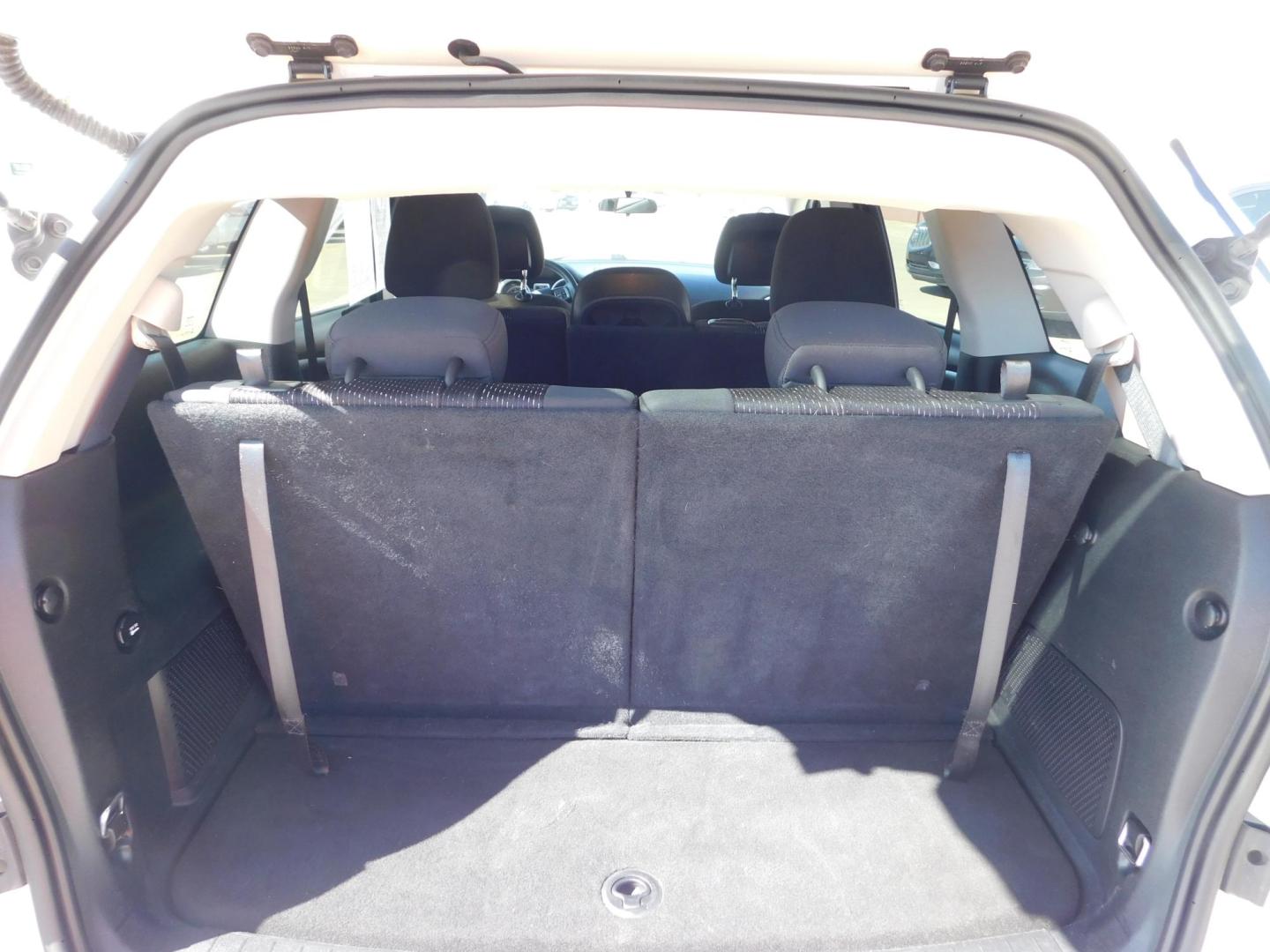 2017 WHITE Dodge Journey SE (3C4PDCAB7HT) with an 2.4L L4 DOHC 16V engine, 4A transmission, located at 2121 Burlington St, North Kansas City, MO, 64116, (816) 556-0707, 39.144707, -94.581978 - Photo#7