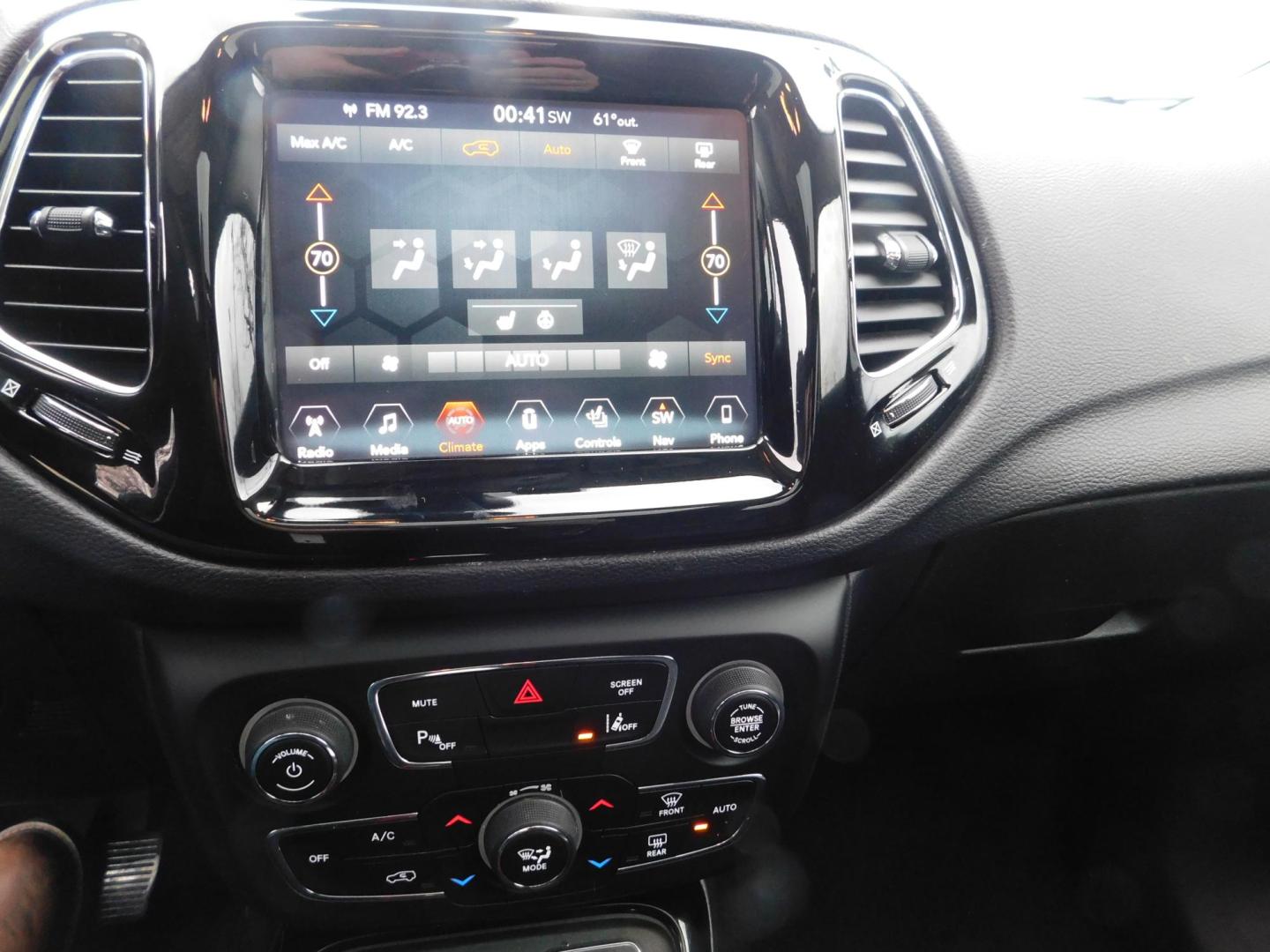 2017 RED Jeep Compass Limited 4WD (3C4NJDCB8HT) with an 2.4L L4 DOHC 16V engine, CVT transmission, located at 2121 Burlington St, North Kansas City, MO, 64116, (816) 556-0707, 39.144707, -94.581978 - Photo#4