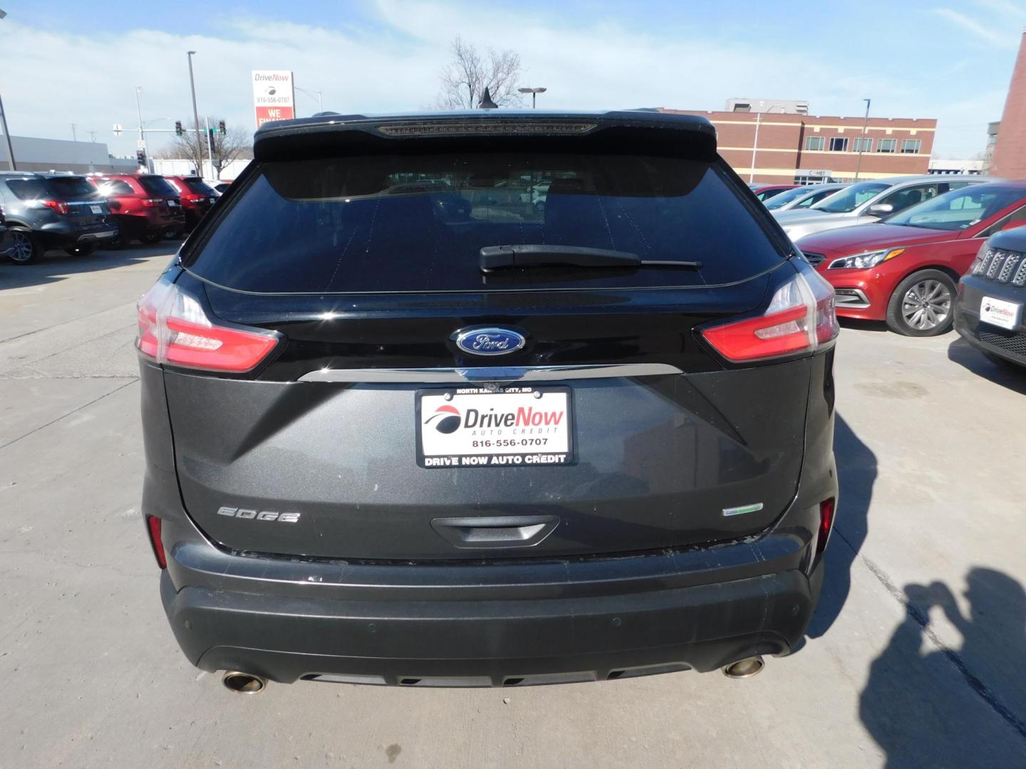 2020 GRAY Ford Edge SE FWD (2FMPK3G9XLB) with an 2.0L L4 DOHC 16V engine, 6A transmission, located at 2121 Burlington St, North Kansas City, MO, 64116, (816) 556-0707, 39.144707, -94.581978 - Photo#8