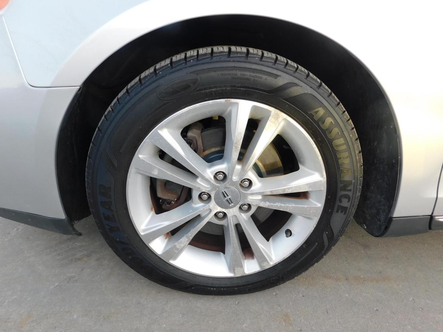 2011 SILVER Lincoln MKS 3.7L FWD (1LNHL9DR7BG) with an 3.7L V6 DOHC 24V engine, 6-Speed Automatic transmission, located at 2121 Burlington St, North Kansas City, MO, 64116, (816) 556-0707, 39.144707, -94.581978 - Photo#1