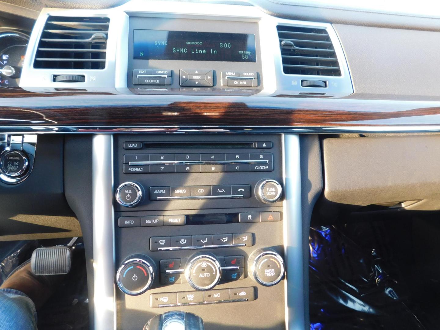 2011 SILVER Lincoln MKS 3.7L FWD (1LNHL9DR7BG) with an 3.7L V6 DOHC 24V engine, 6-Speed Automatic transmission, located at 2121 Burlington St, North Kansas City, MO, 64116, (816) 556-0707, 39.144707, -94.581978 - Photo#3