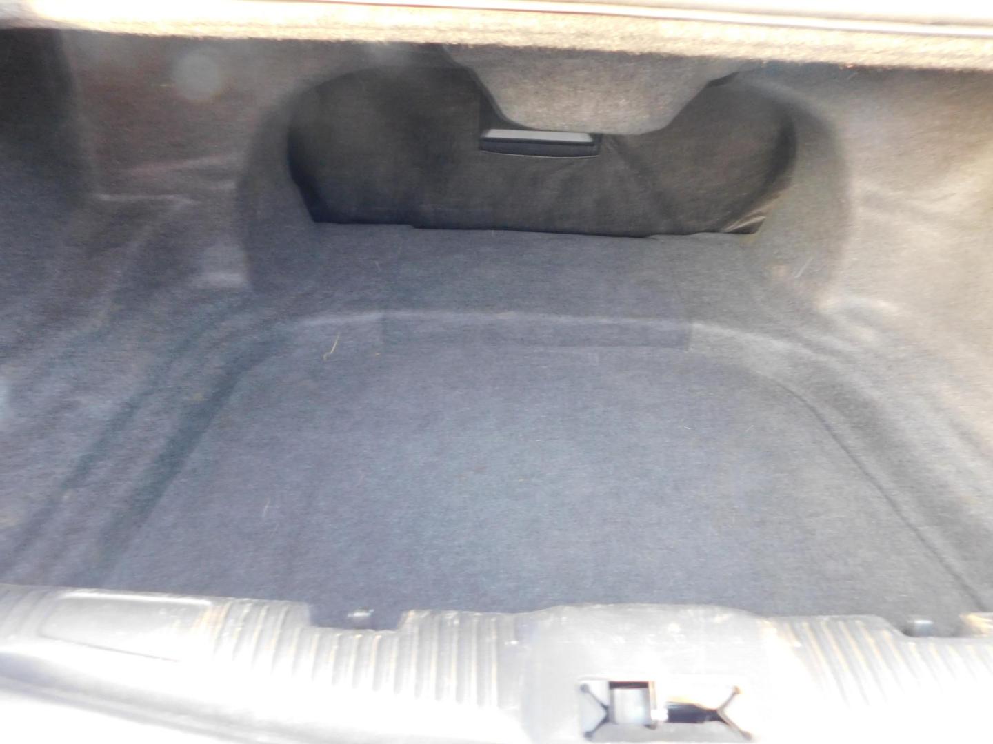 2011 SILVER Lincoln MKS 3.7L FWD (1LNHL9DR7BG) with an 3.7L V6 DOHC 24V engine, 6-Speed Automatic transmission, located at 2121 Burlington St, North Kansas City, MO, 64116, (816) 556-0707, 39.144707, -94.581978 - Photo#6