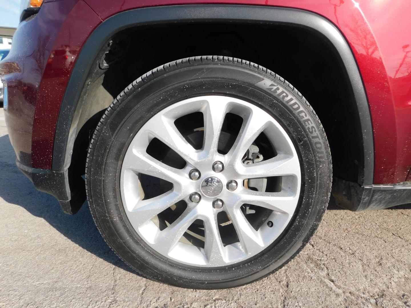 2017 RED Jeep Grand Cherokee Limited 4WD (1C4RJFBG4HC) with an 3.6L V6 DOHC 24V engine, 8A transmission, located at 2121 Burlington St, North Kansas City, MO, 64116, (816) 556-0707, 39.144707, -94.581978 - Photo#1