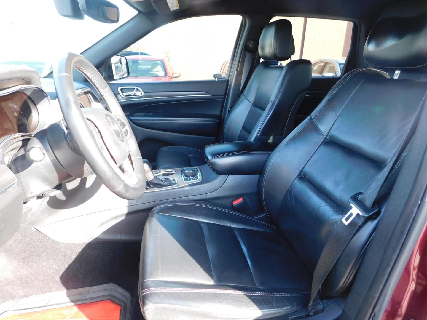 2017 RED Jeep Grand Cherokee Limited 4WD (1C4RJFBG4HC) with an 3.6L V6 DOHC 24V engine, 8A transmission, located at 2121 Burlington St, North Kansas City, MO, 64116, (816) 556-0707, 39.144707, -94.581978 - Photo#2