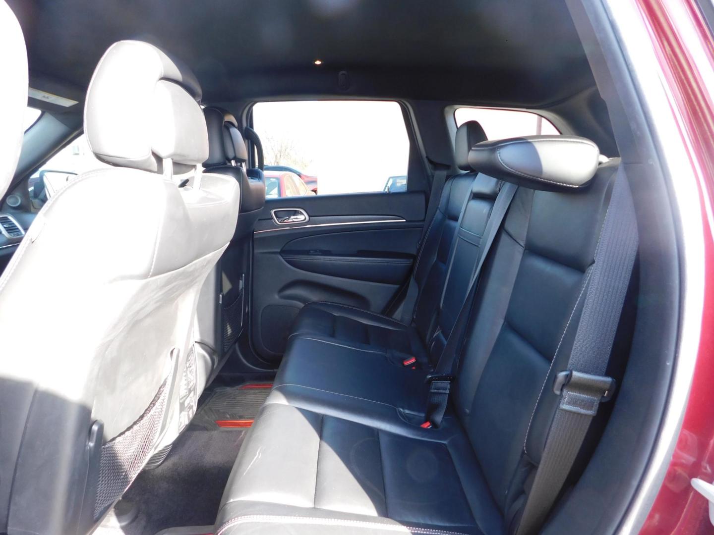 2017 RED Jeep Grand Cherokee Limited 4WD (1C4RJFBG4HC) with an 3.6L V6 DOHC 24V engine, 8A transmission, located at 2121 Burlington St, North Kansas City, MO, 64116, (816) 556-0707, 39.144707, -94.581978 - Photo#7