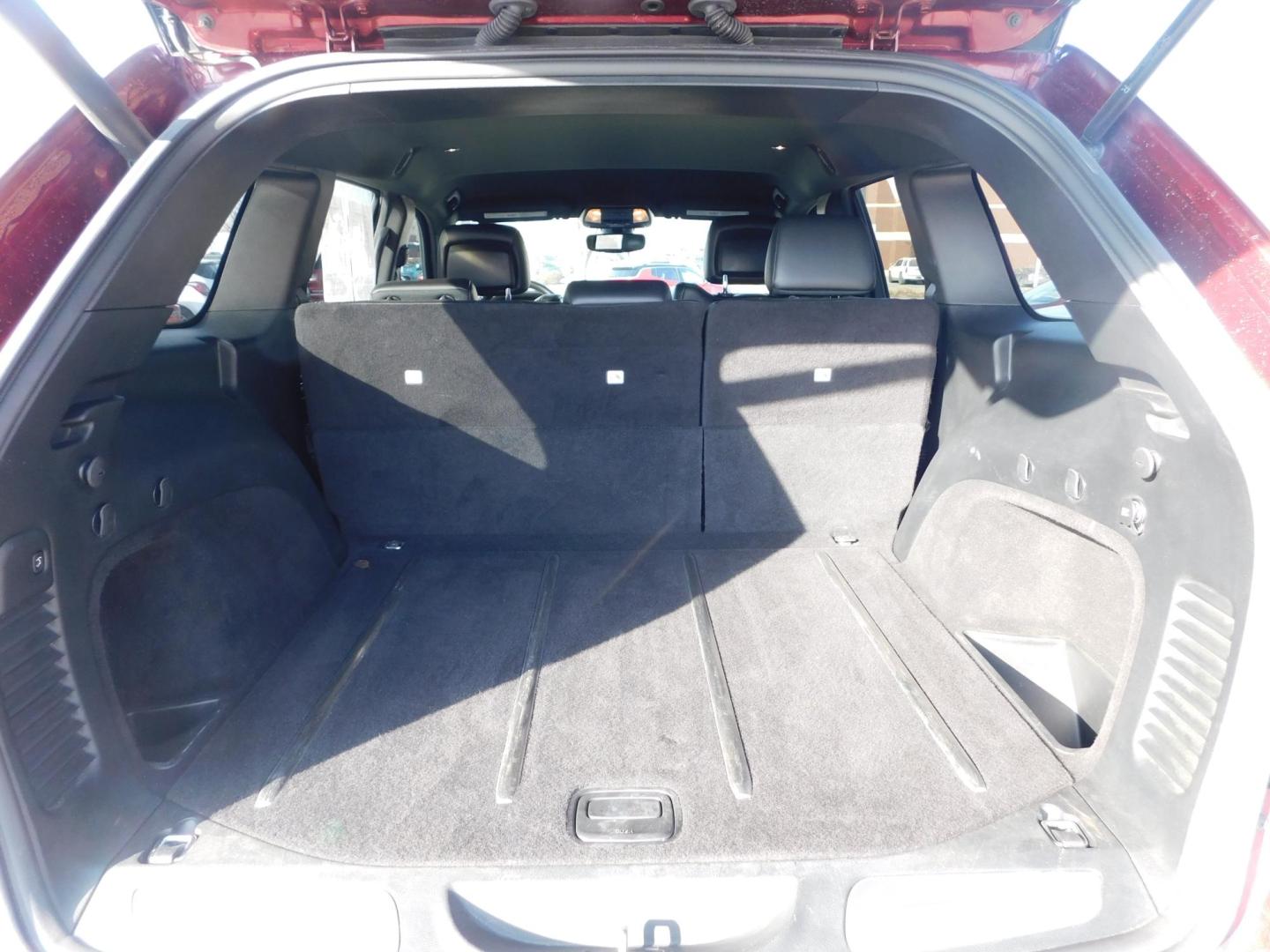 2017 RED Jeep Grand Cherokee Limited 4WD (1C4RJFBG4HC) with an 3.6L V6 DOHC 24V engine, 8A transmission, located at 2121 Burlington St, North Kansas City, MO, 64116, (816) 556-0707, 39.144707, -94.581978 - Photo#8