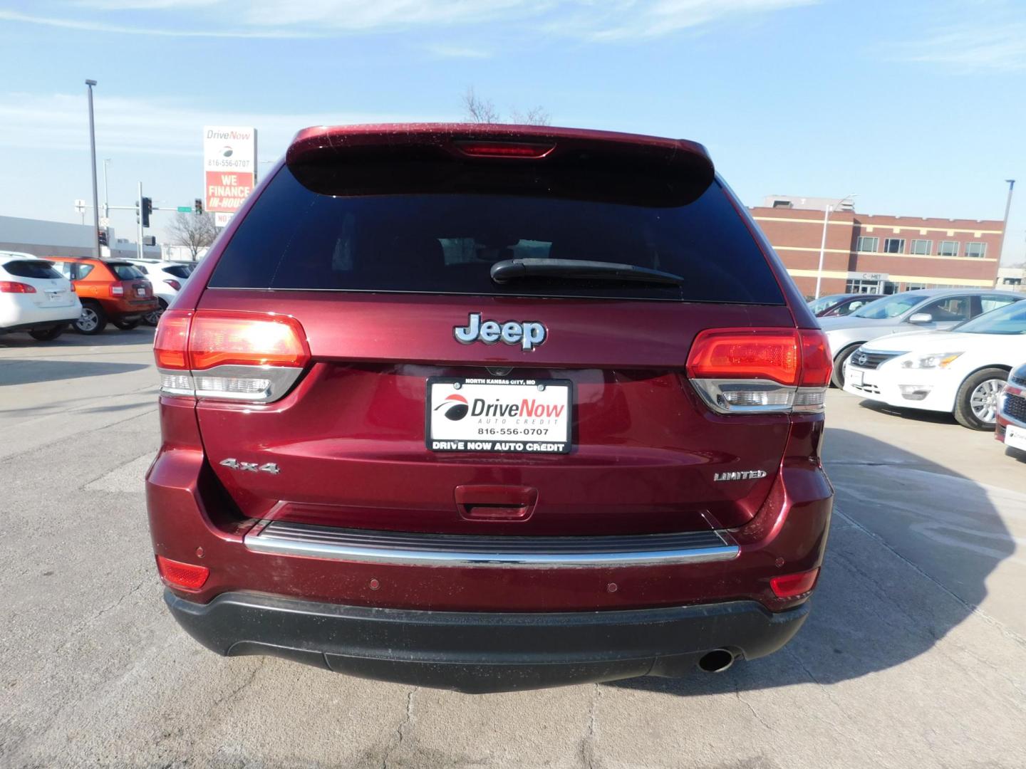 2017 RED Jeep Grand Cherokee Limited 4WD (1C4RJFBG4HC) with an 3.6L V6 DOHC 24V engine, 8A transmission, located at 2121 Burlington St, North Kansas City, MO, 64116, (816) 556-0707, 39.144707, -94.581978 - Photo#9