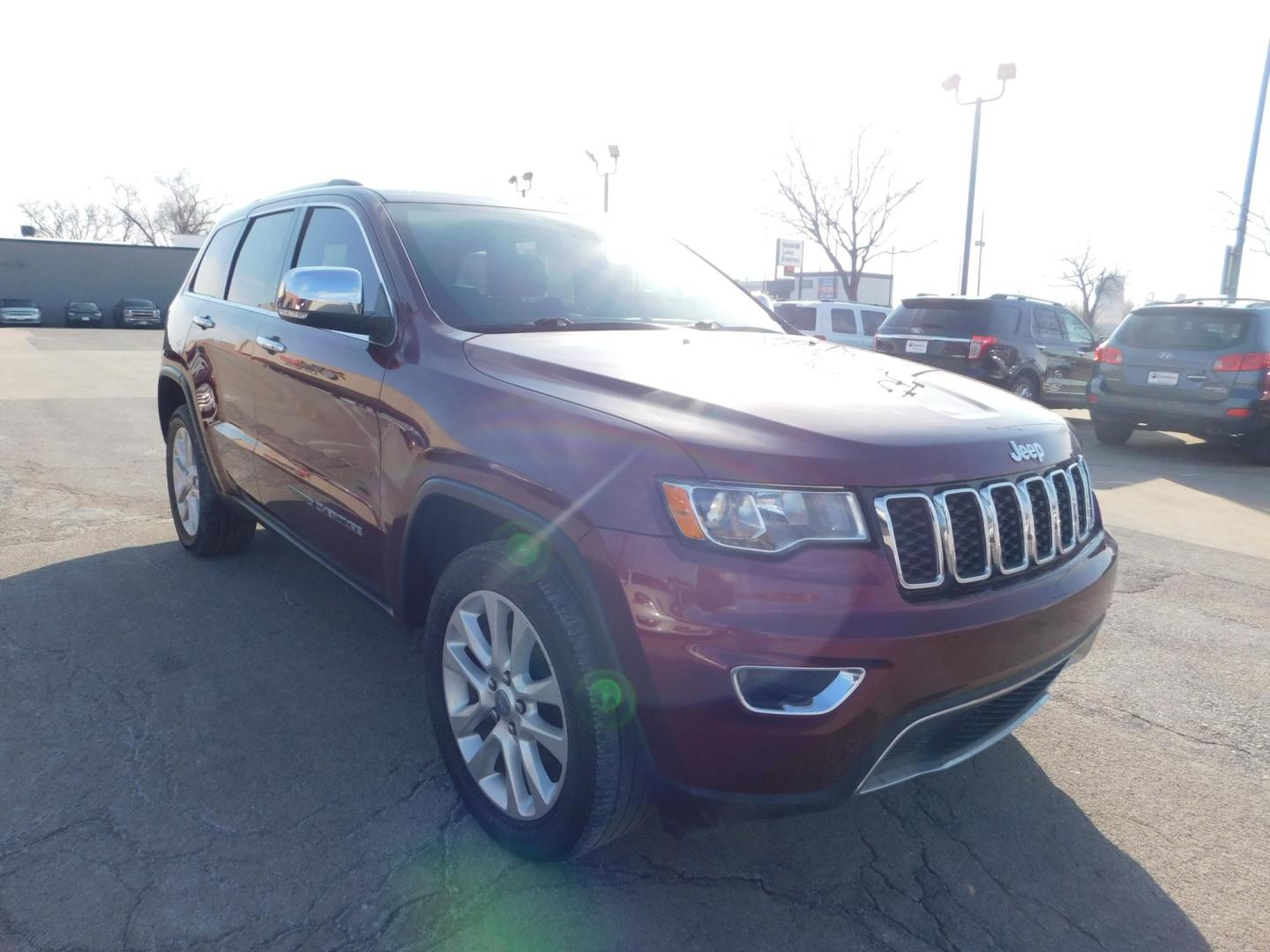 2017 RED Jeep Grand Cherokee Limited 4WD (1C4RJFBG4HC) with an 3.6L V6 DOHC 24V engine, 8A transmission, located at 2121 Burlington St, North Kansas City, MO, 64116, (816) 556-0707, 39.144707, -94.581978 - Photo#10